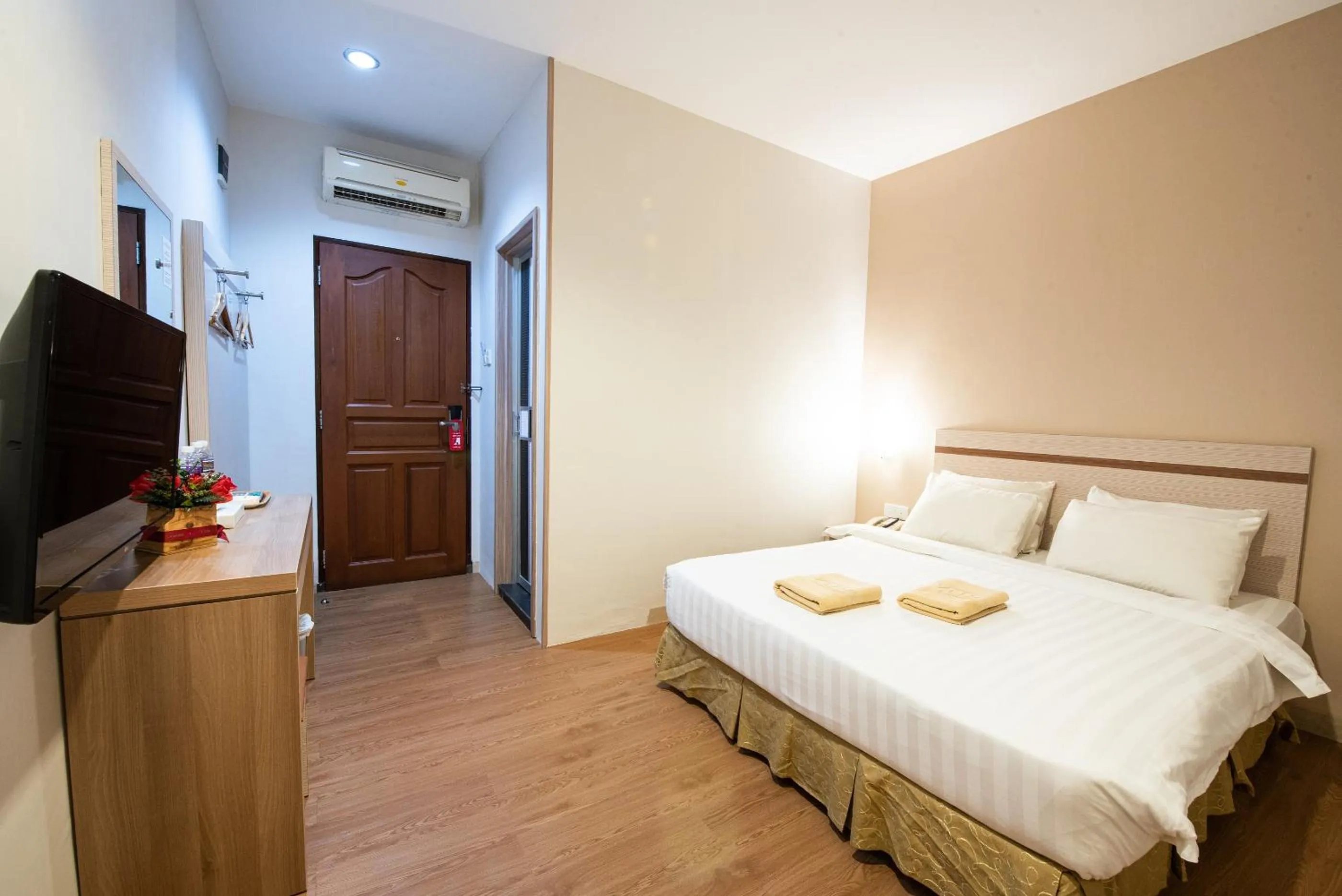 Bed in Lovina Inn Penuin