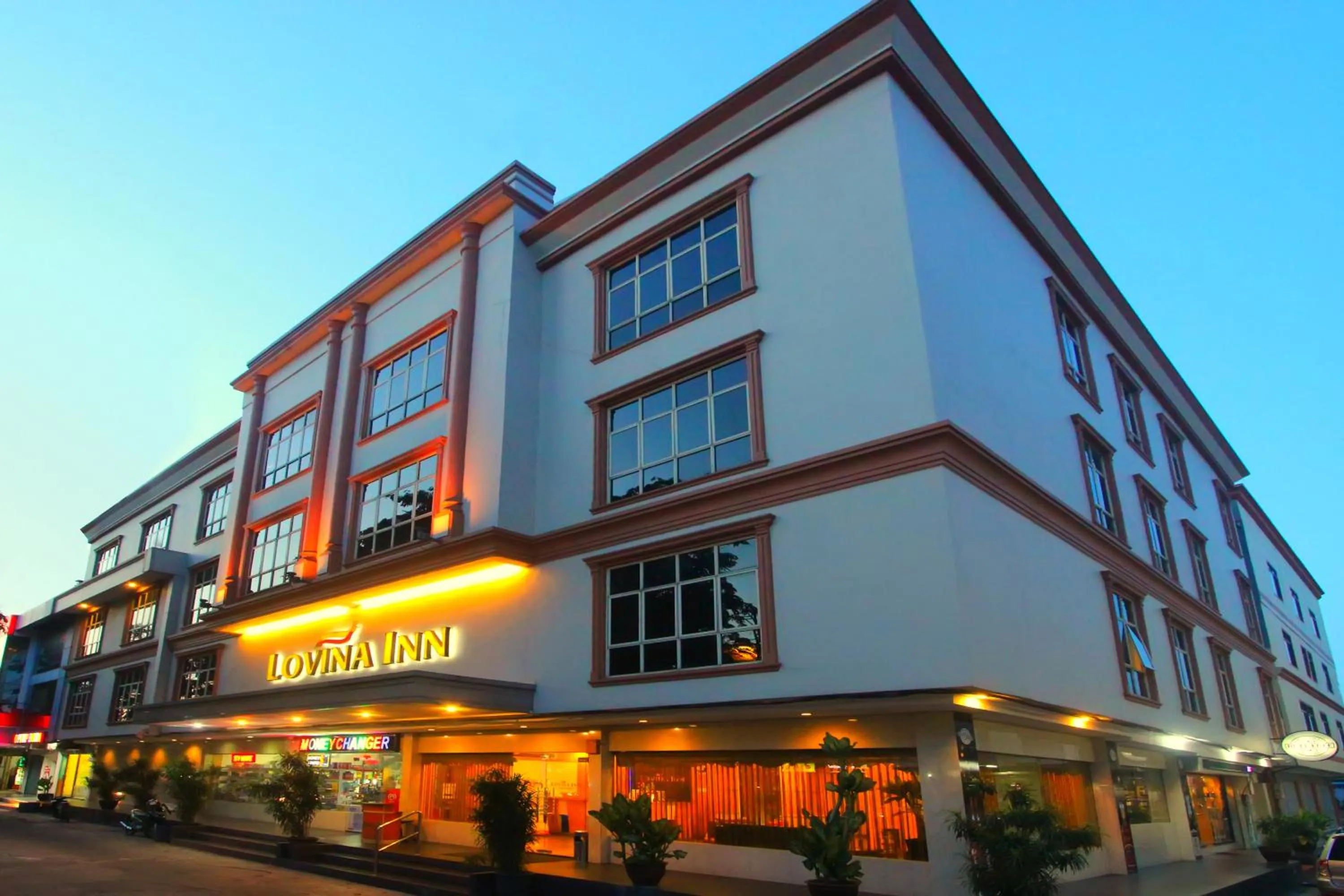 Property building in Lovina Inn Penuin