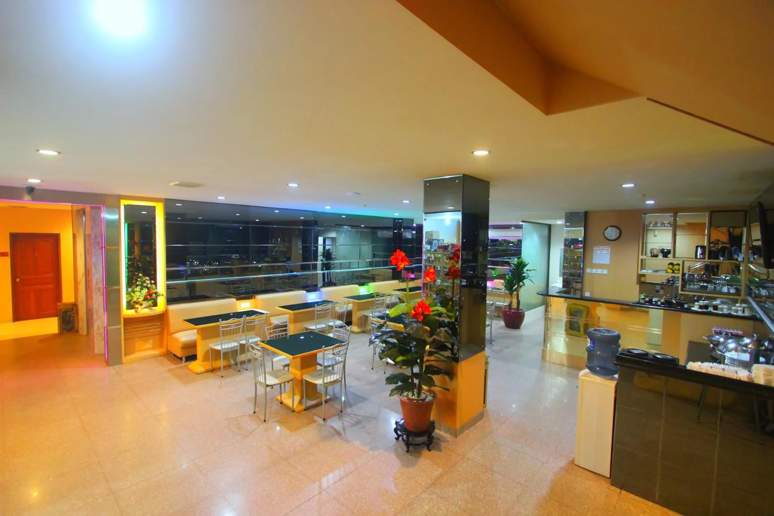 Restaurant/places to eat in Lovina Inn Penuin