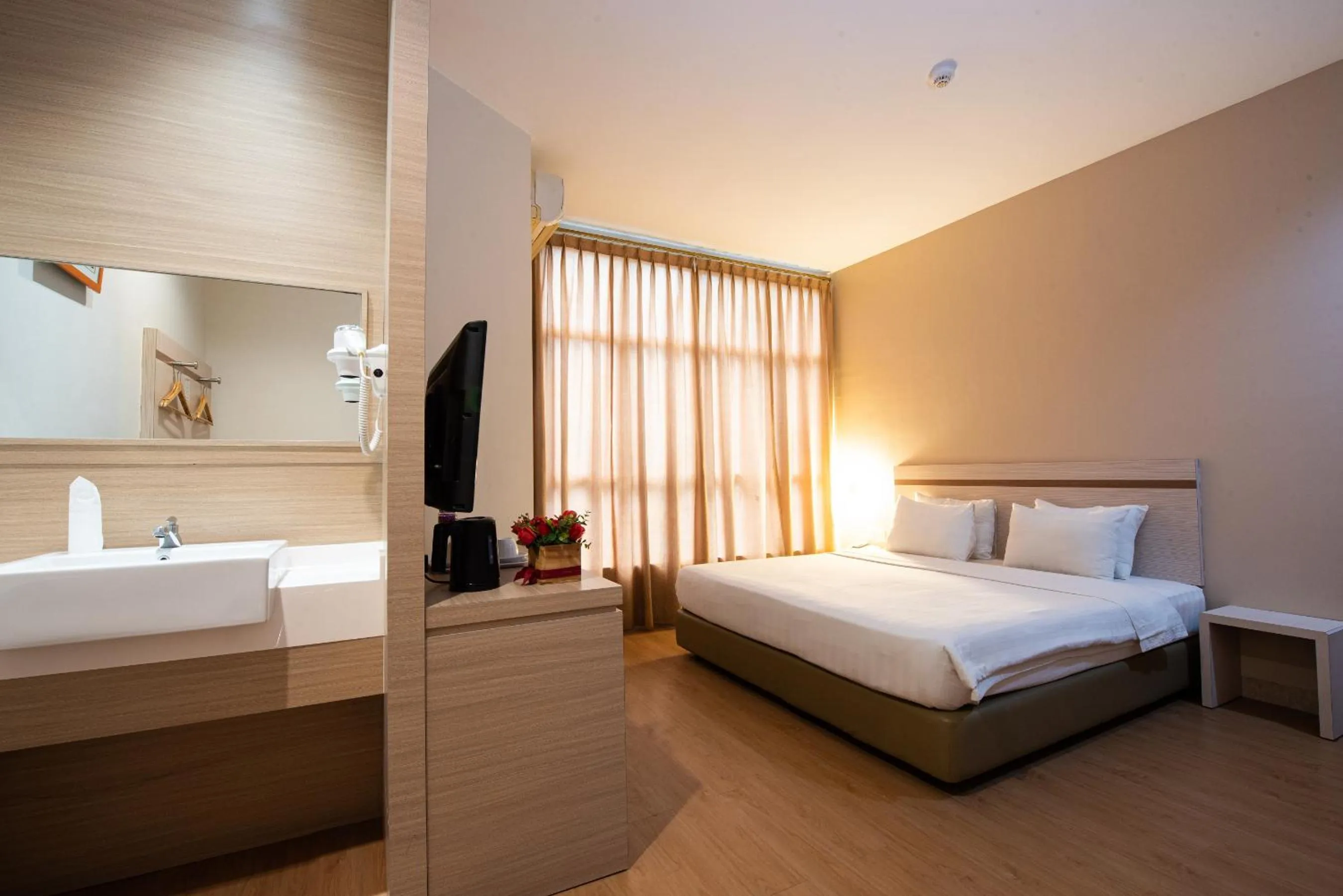 Bedroom in Lovina Inn Penuin