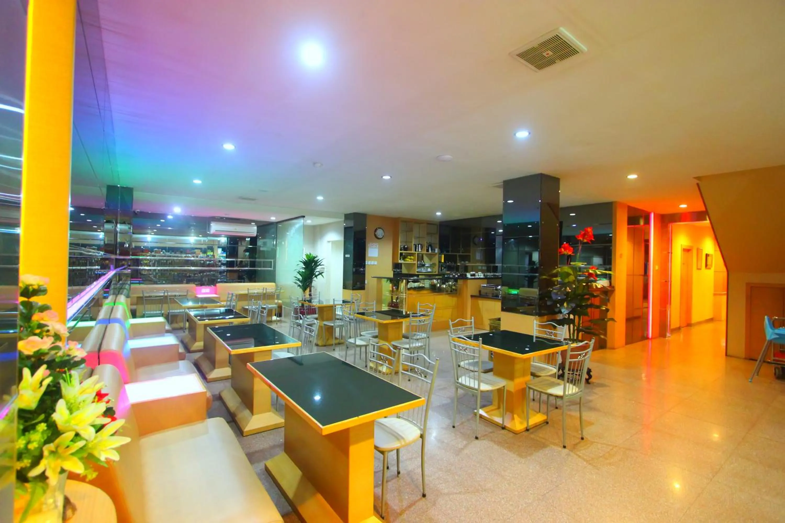 Restaurant/places to eat in Lovina Inn Penuin