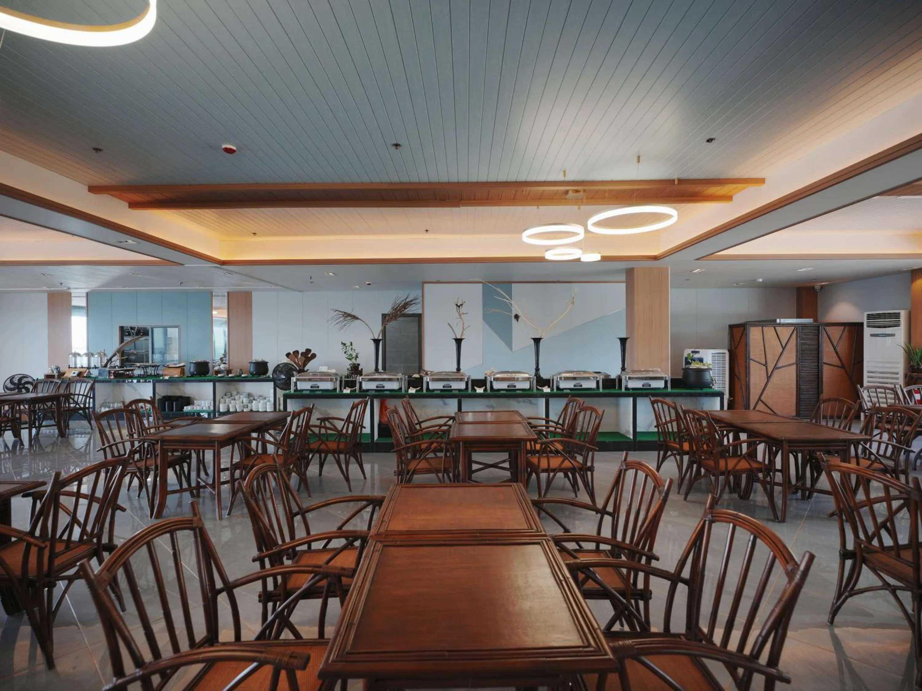 Restaurant/places to eat in W Golf Resort