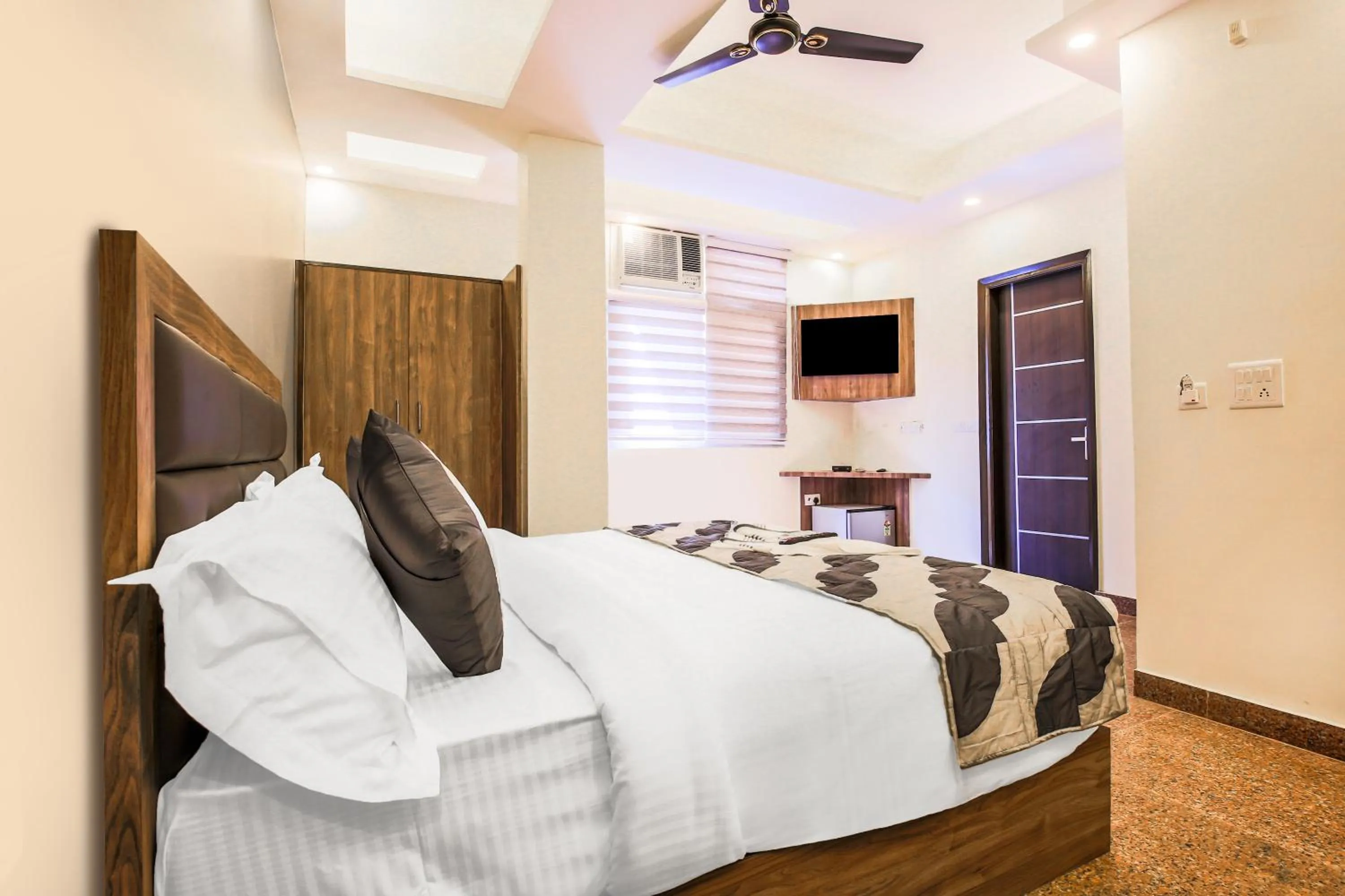 Bedroom, Bed in Embellish Inn