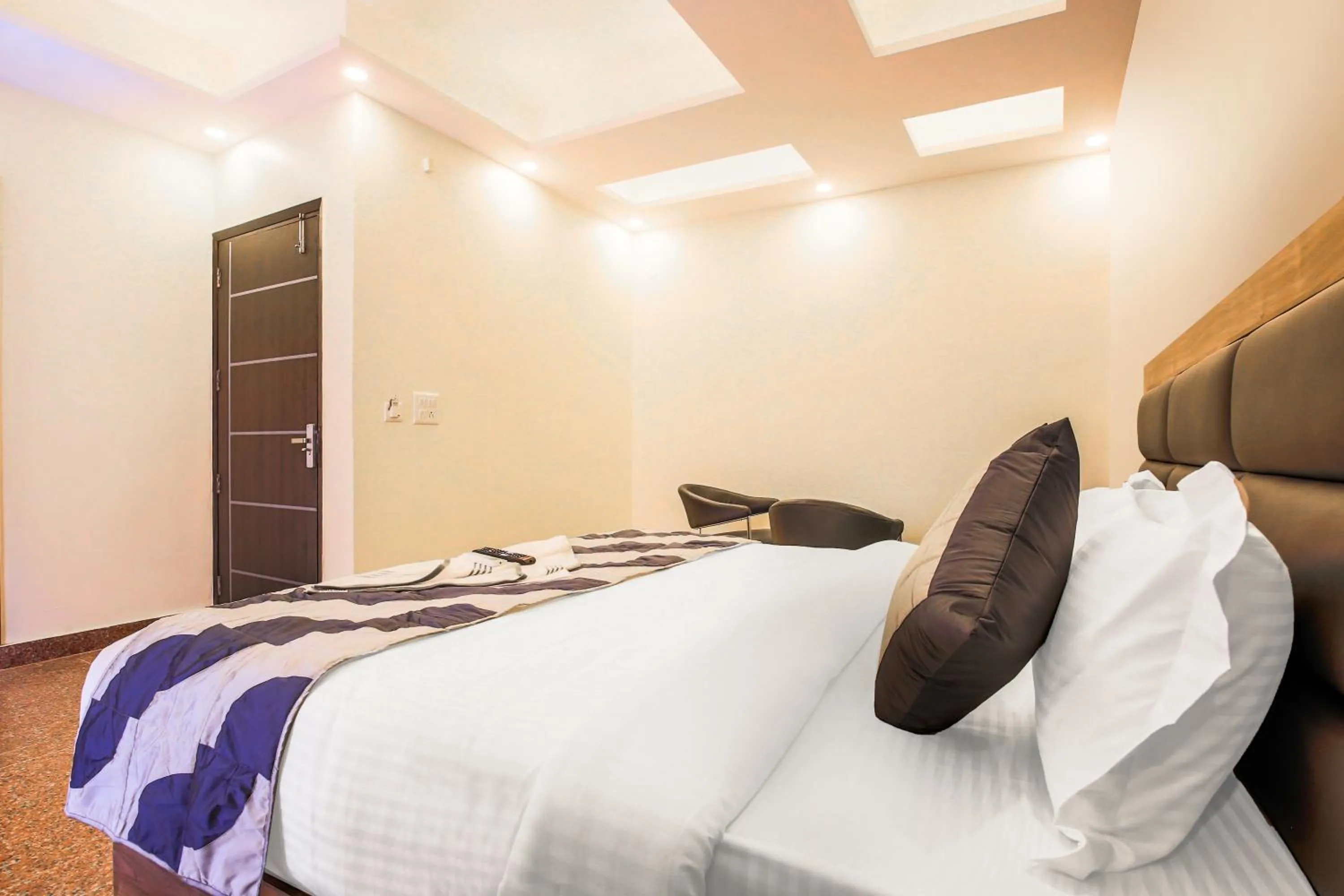 Bedroom, Bed in Embellish Inn