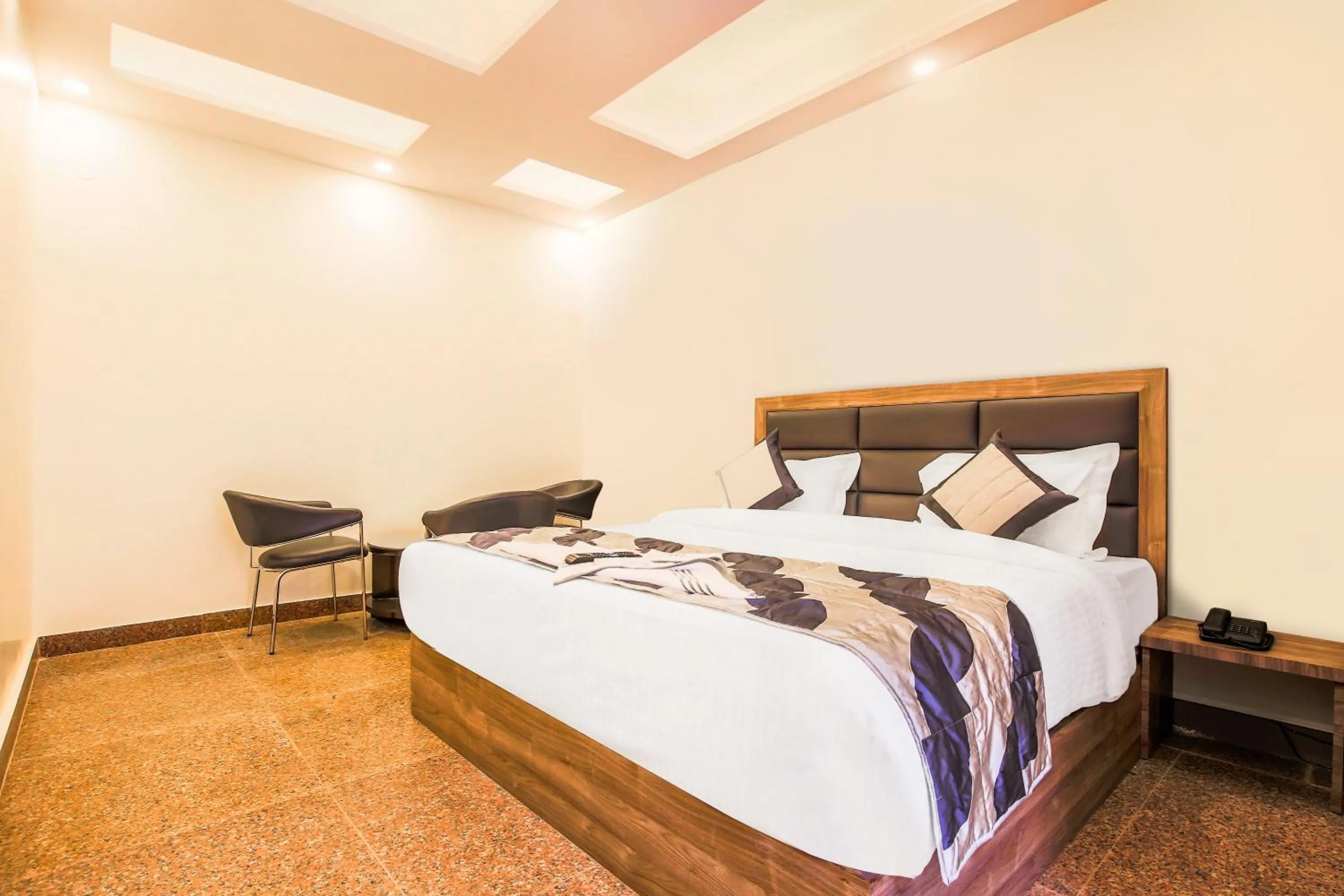 Bedroom, Bed in Embellish Inn