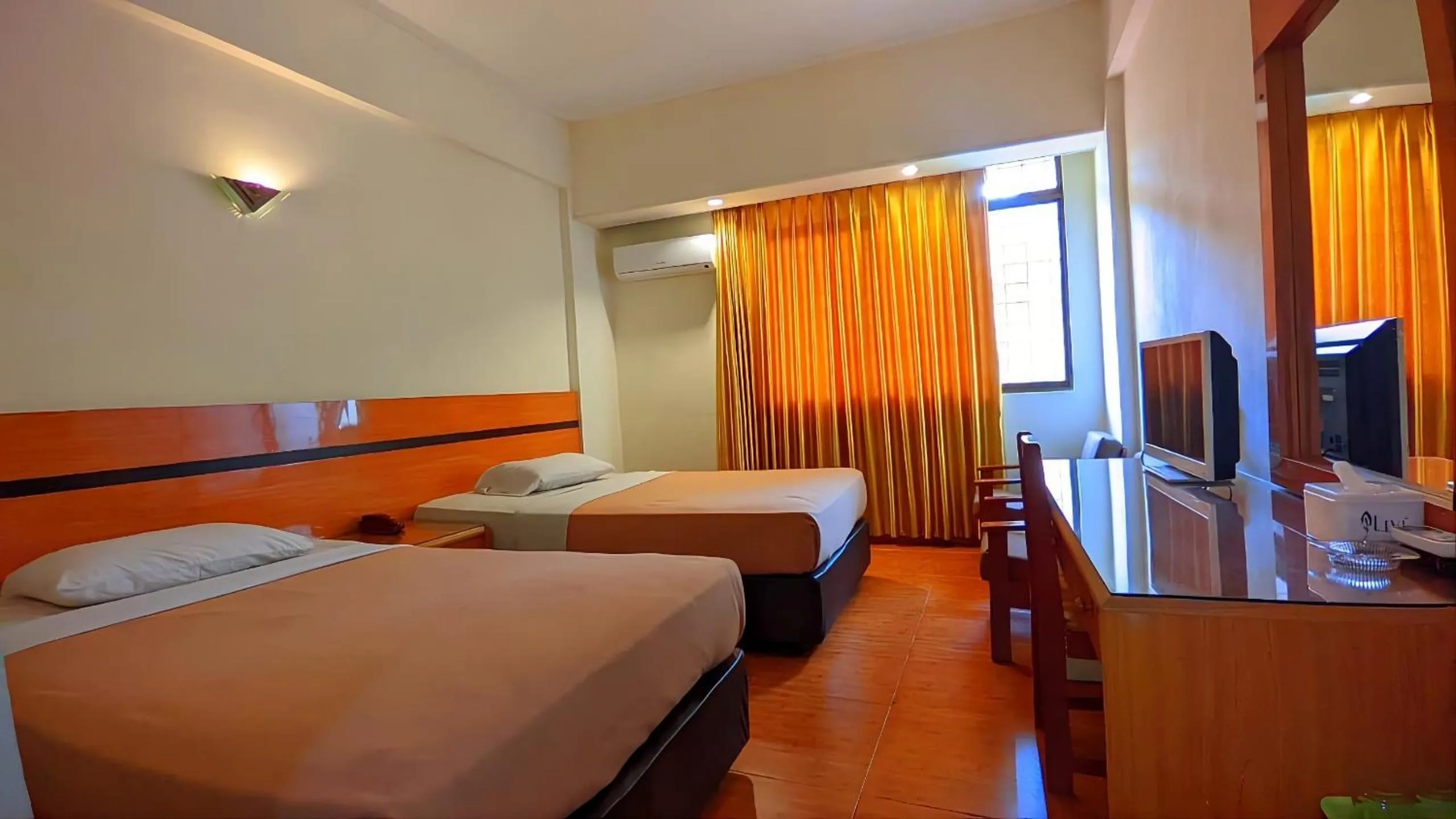 Bed in Paradise Hotel