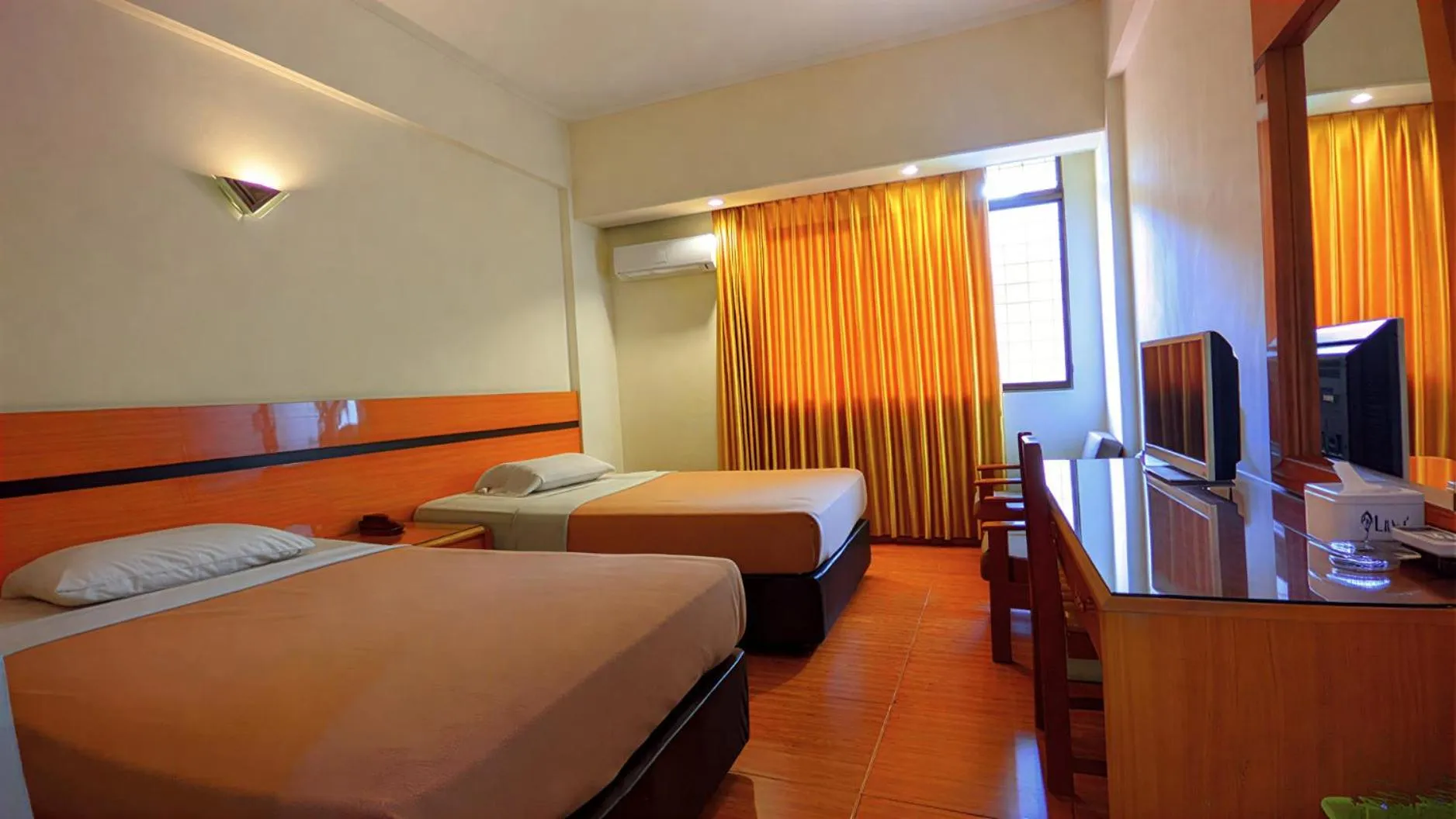 Bed in Paradise Hotel