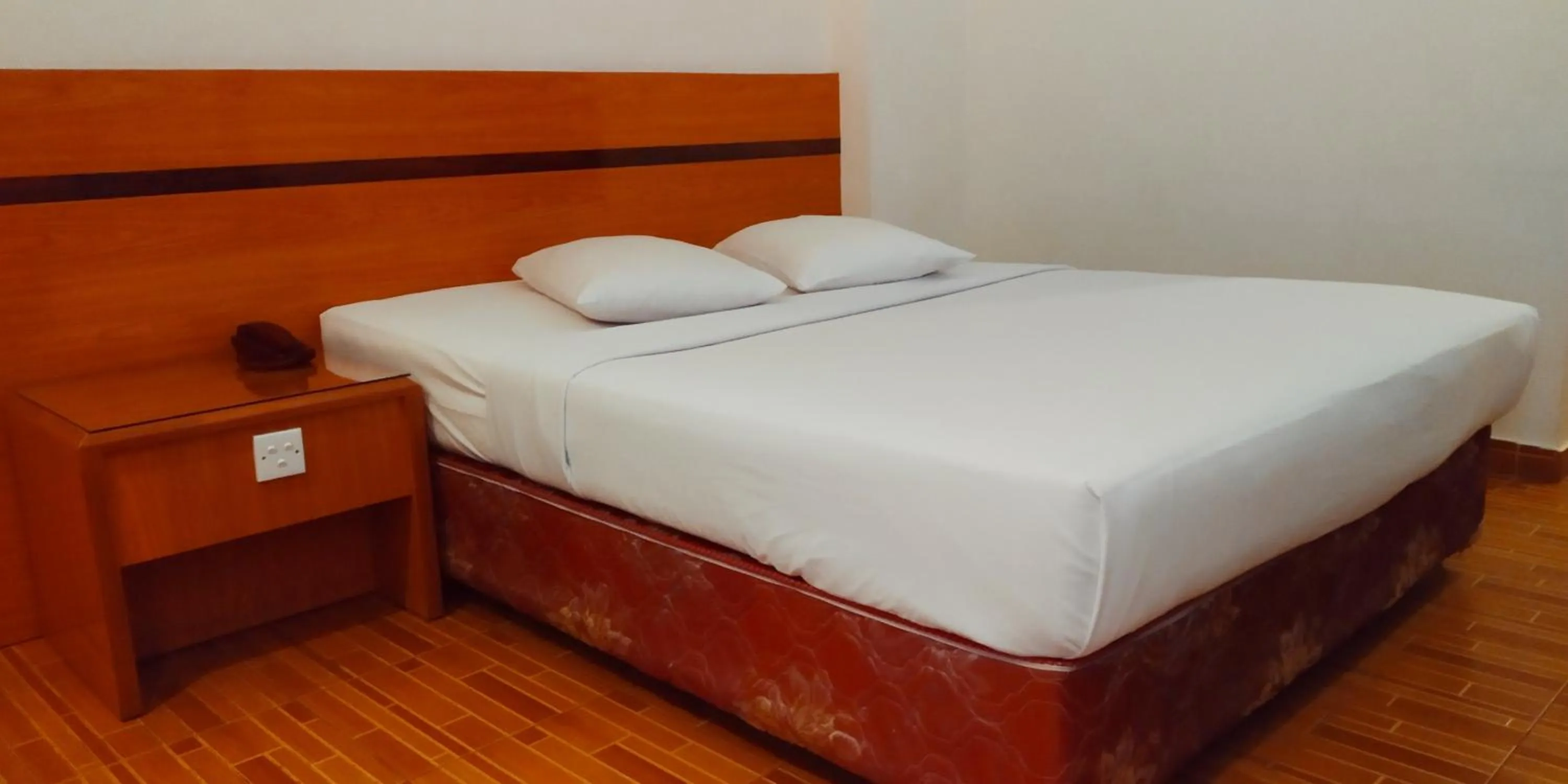 Bed in Paradise Hotel