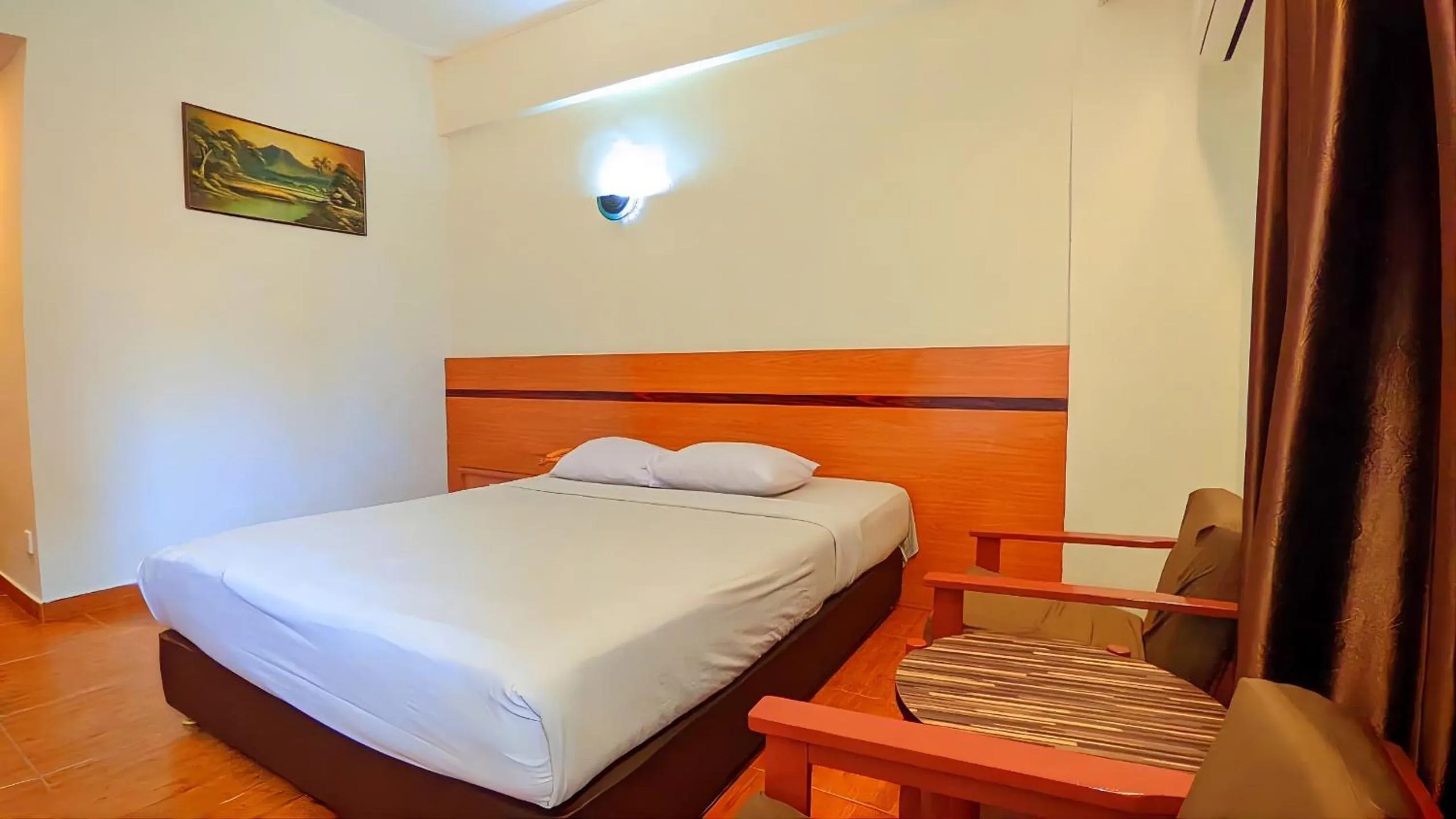 Bed in Paradise Hotel