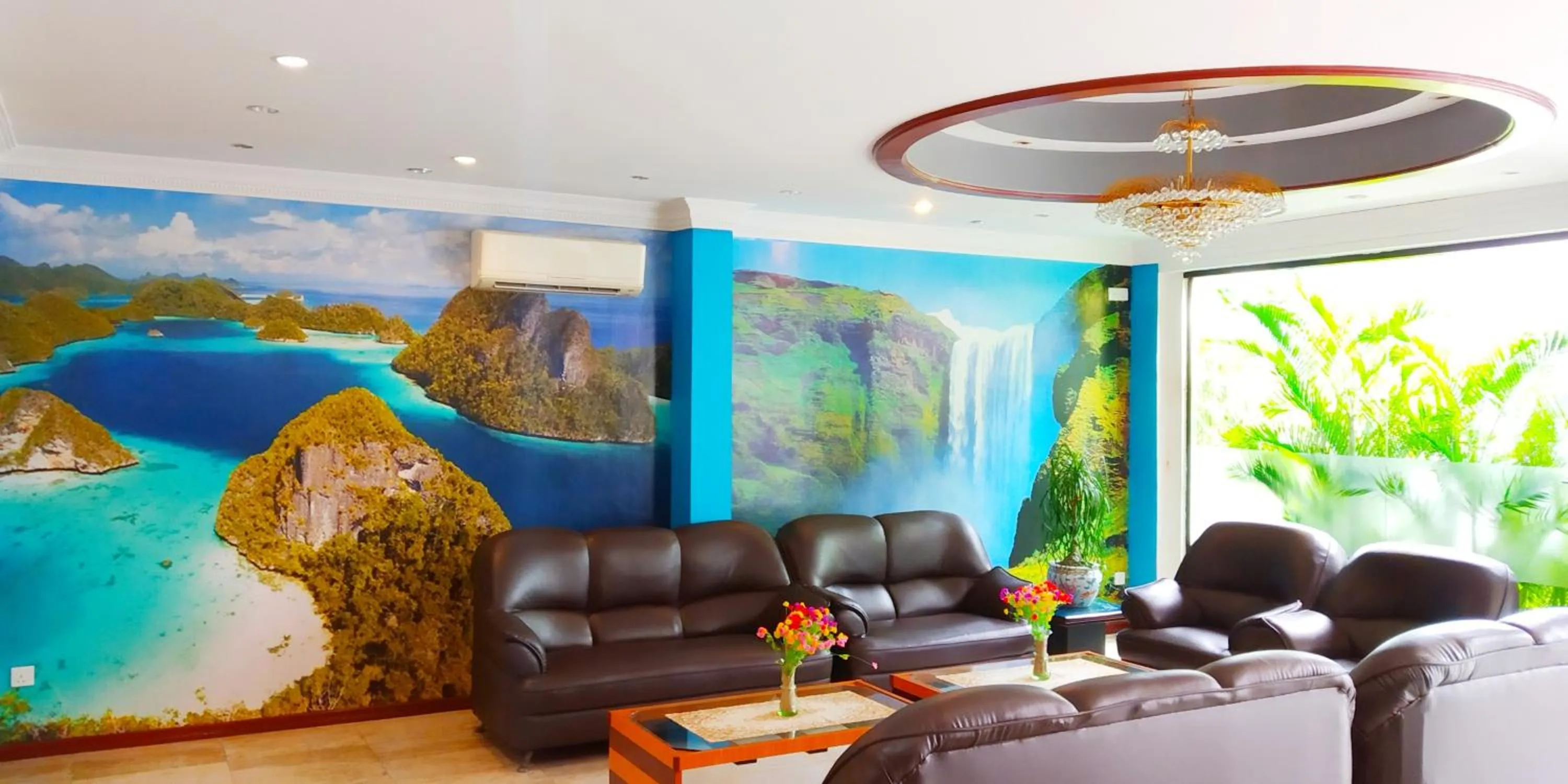 Living room in Paradise Hotel