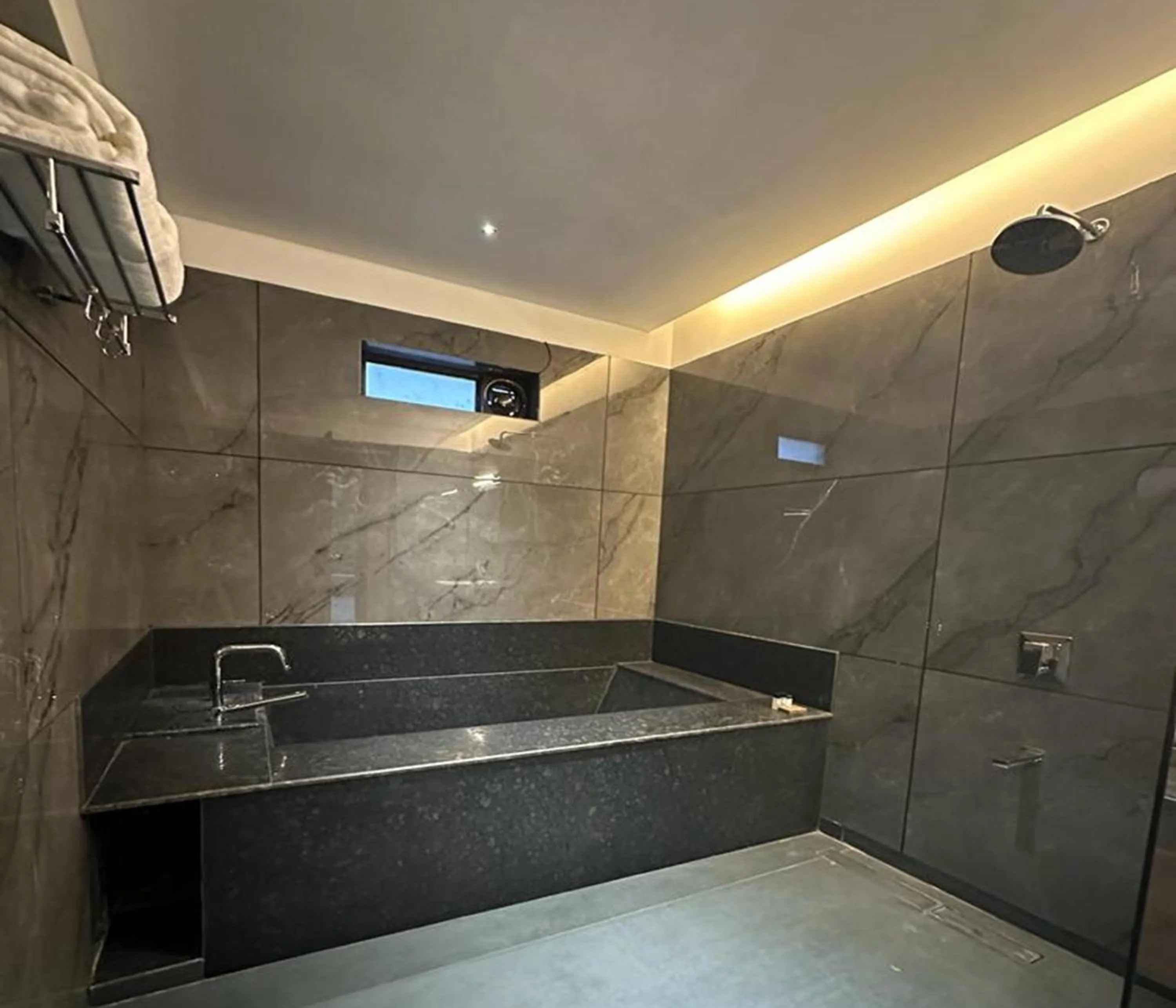 Shower in Sajjan Bagh Resort Kumbhalgarh