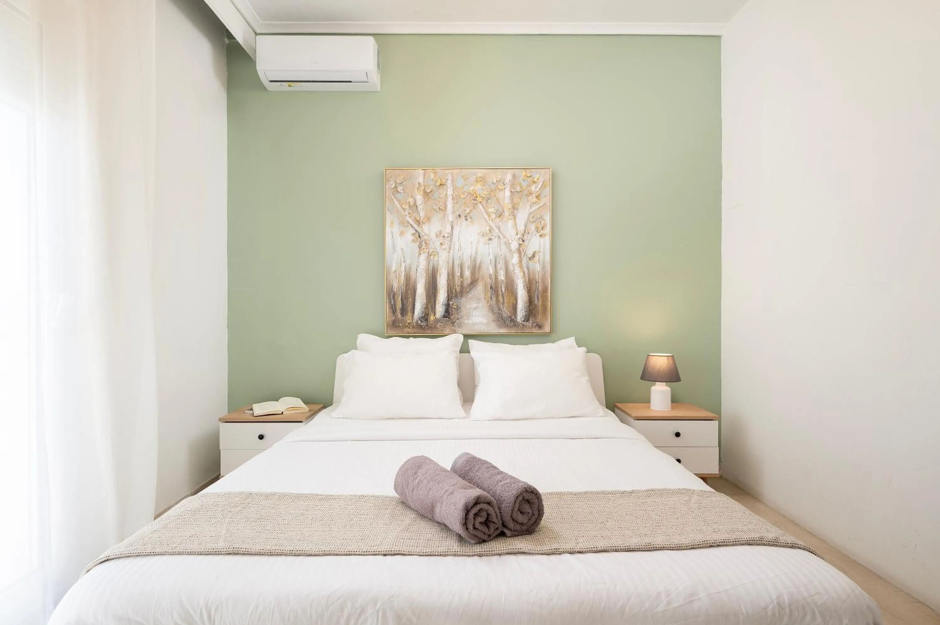 Bed in Houseloft Rotunda Escape