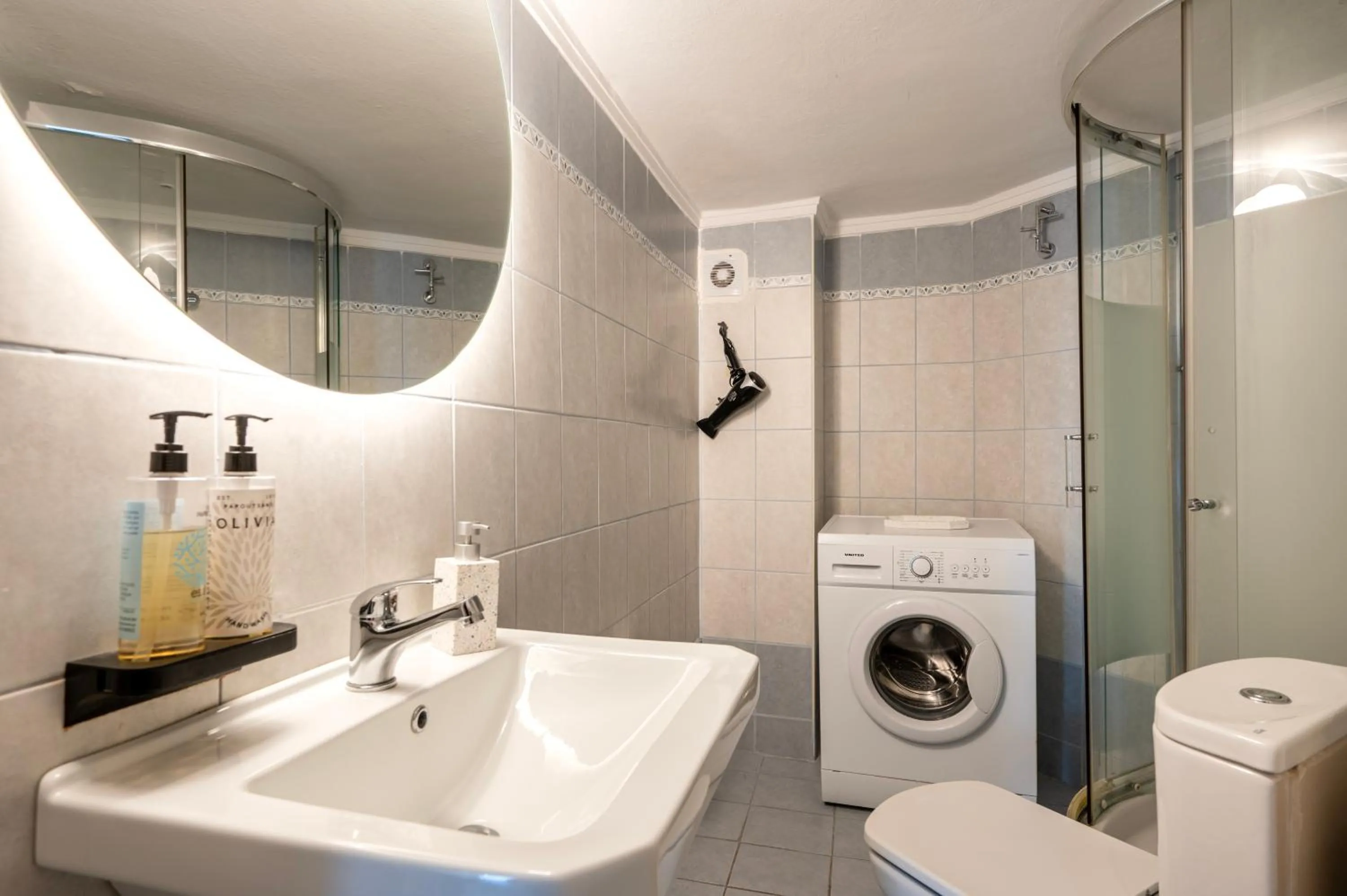 Shower in Houseloft Rotunda Escape