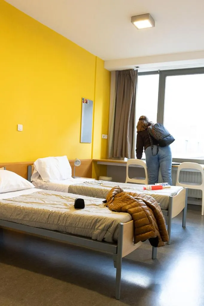 Bedroom, Bed in Youth Hostel van Gogh