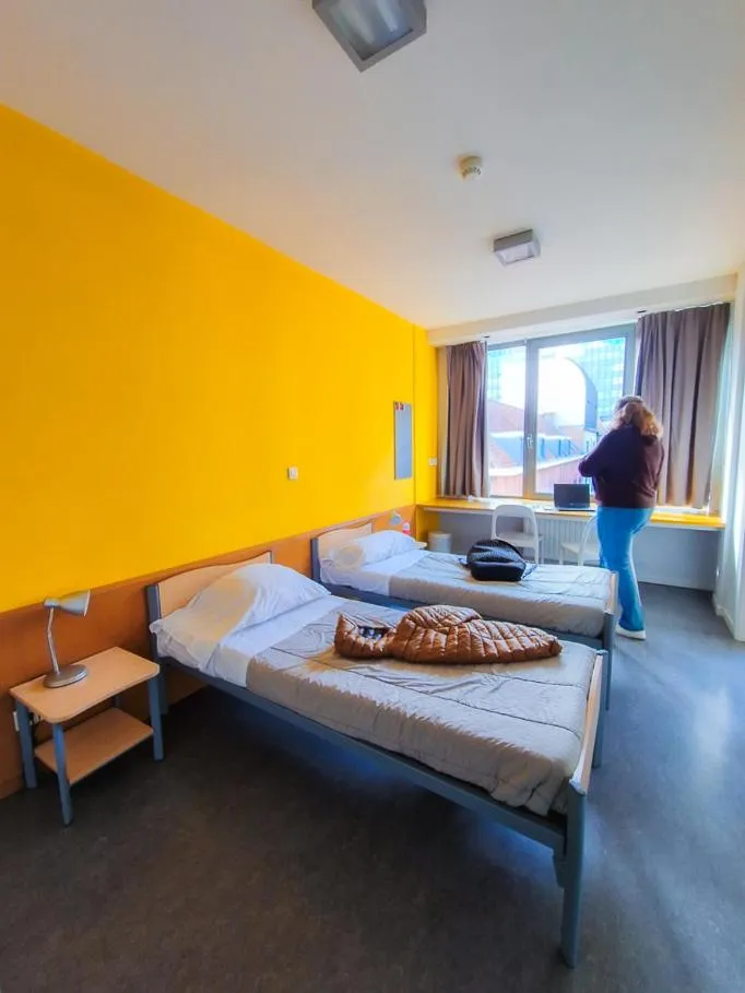 Bedroom, Bed in Youth Hostel van Gogh