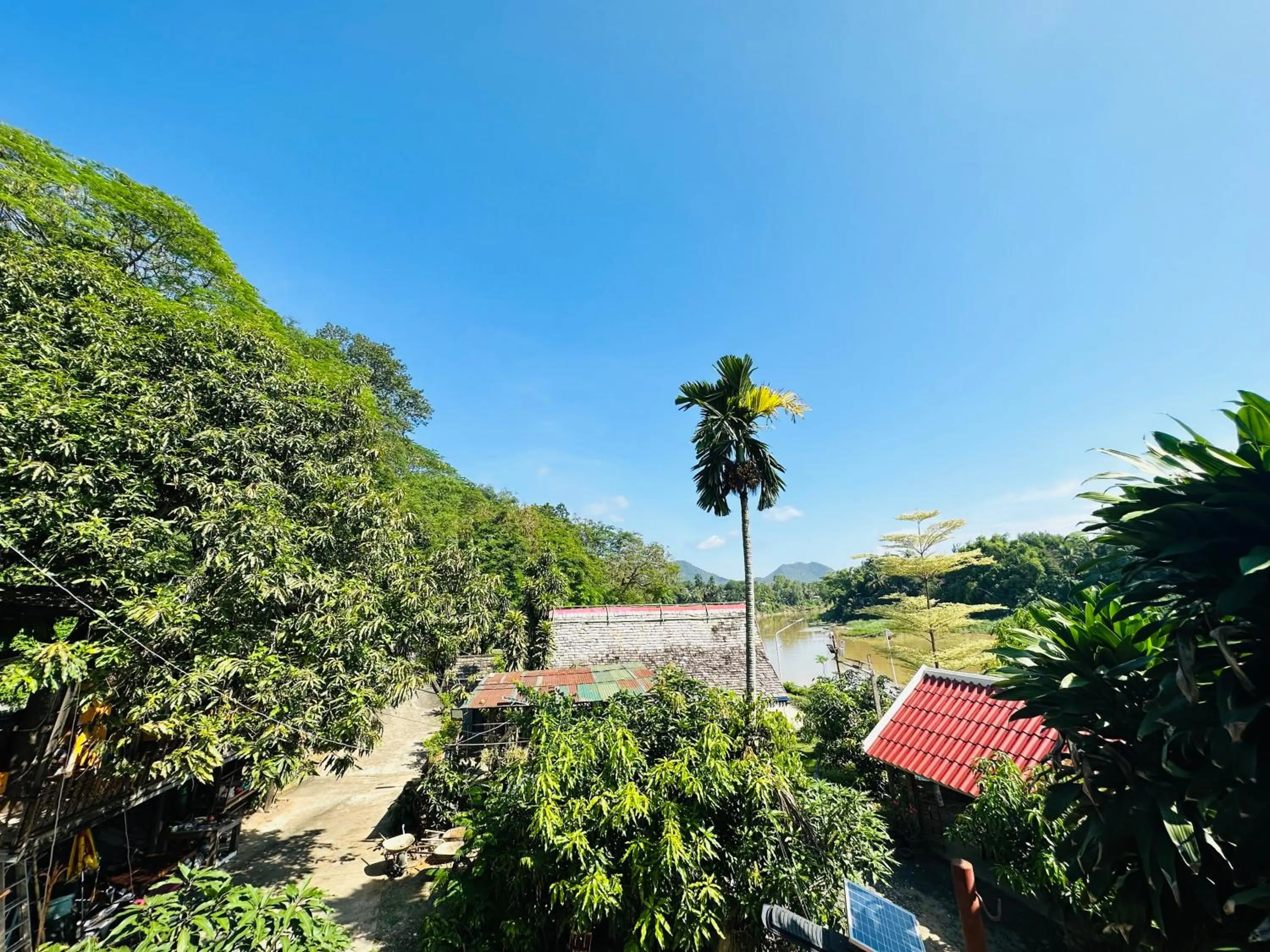 Spring in Kingkham Riverside Hotel