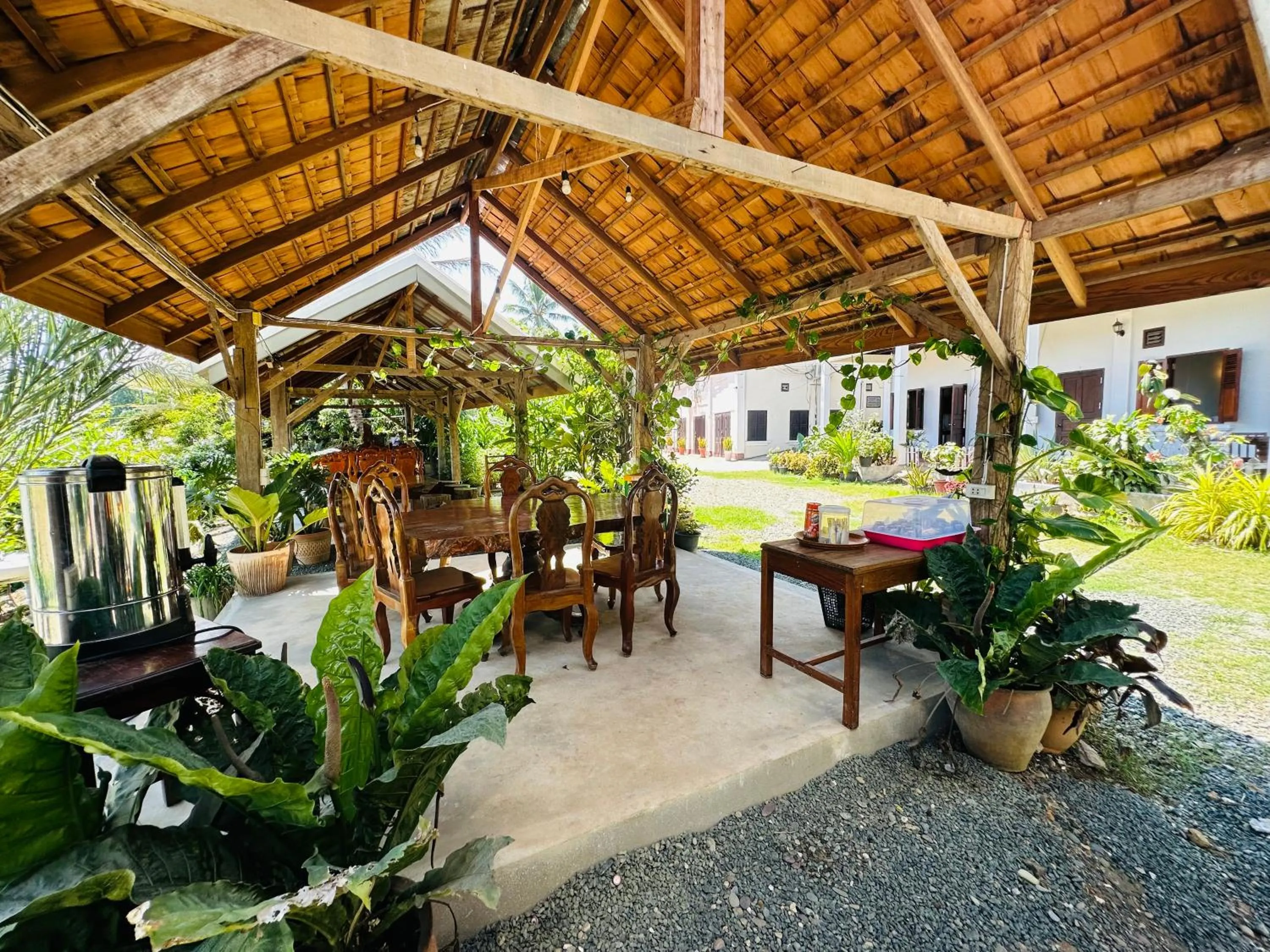 Patio in Kingkham Riverside Hotel