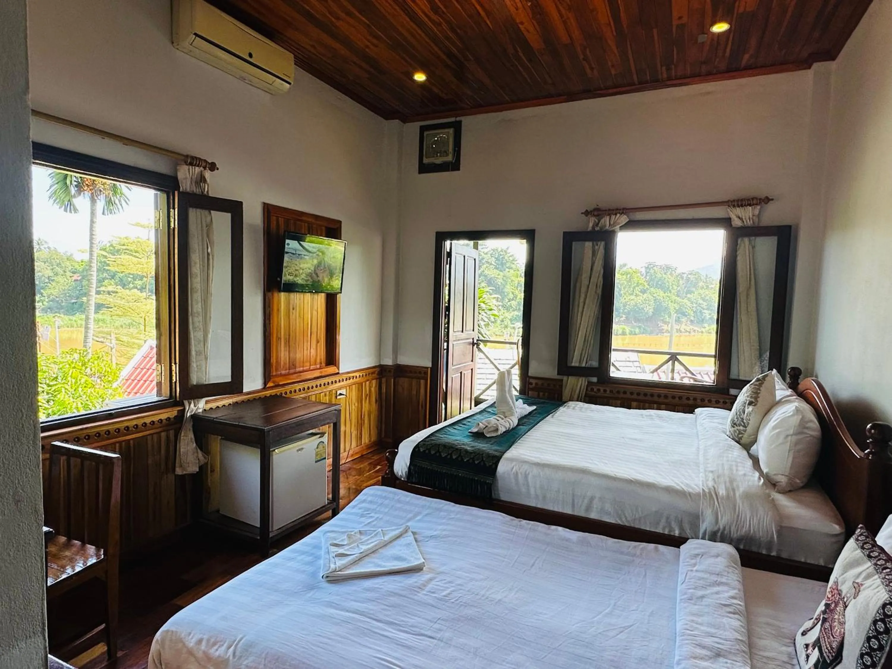 Bed in Kingkham Riverside Hotel