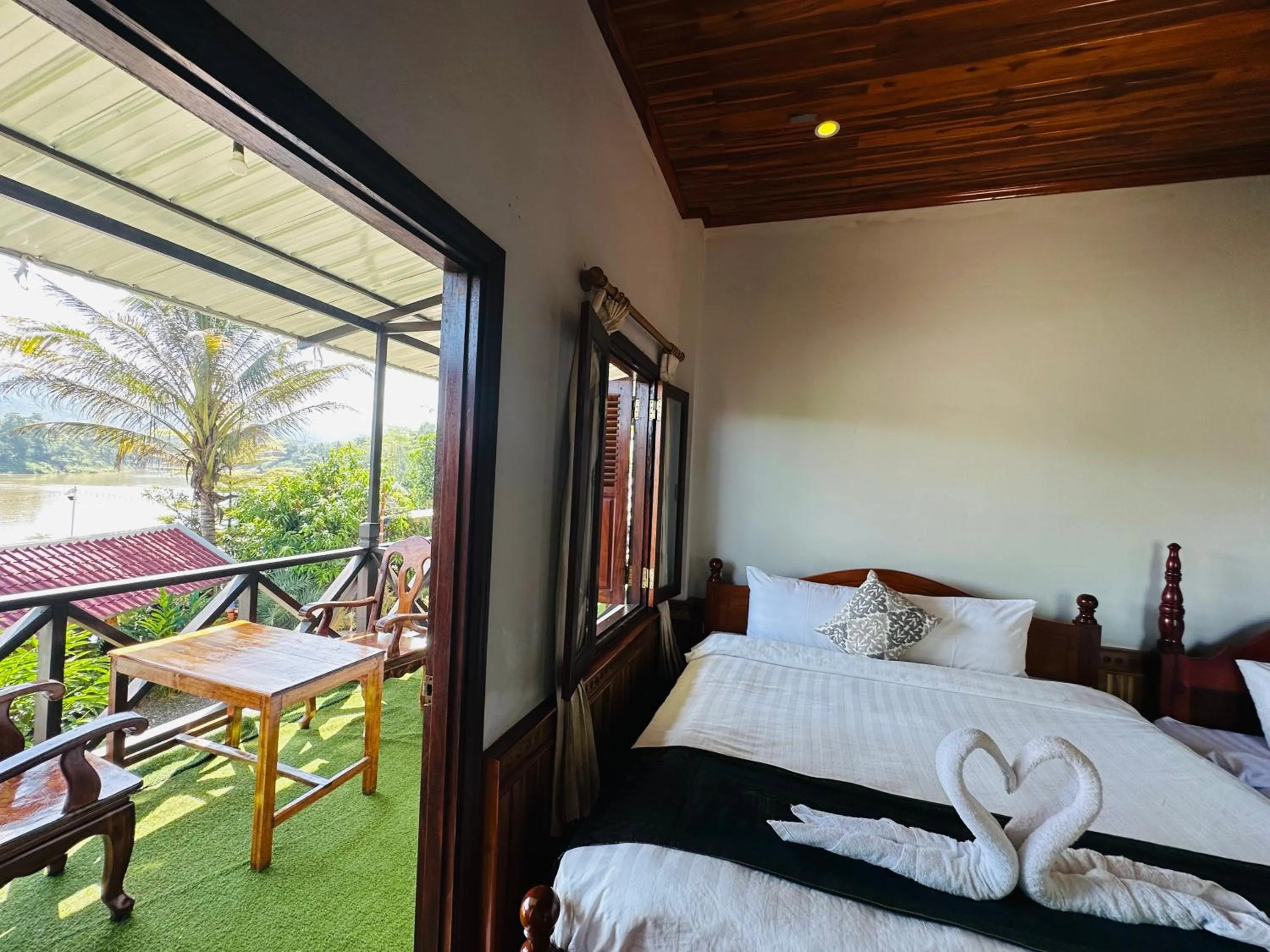 Patio, Bed in Kingkham Riverside Hotel