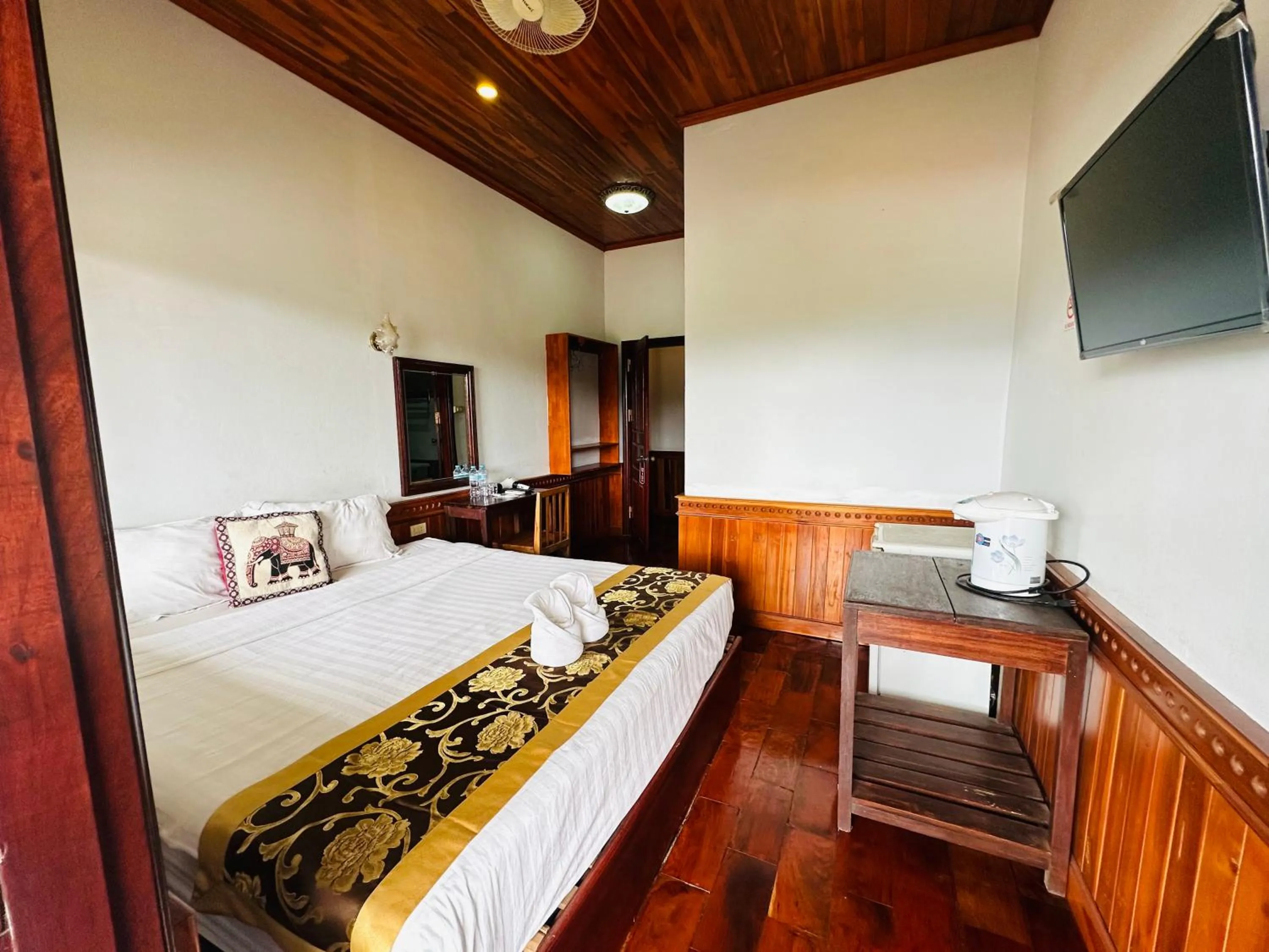 Bedroom, Bed in Kingkham Riverside Hotel