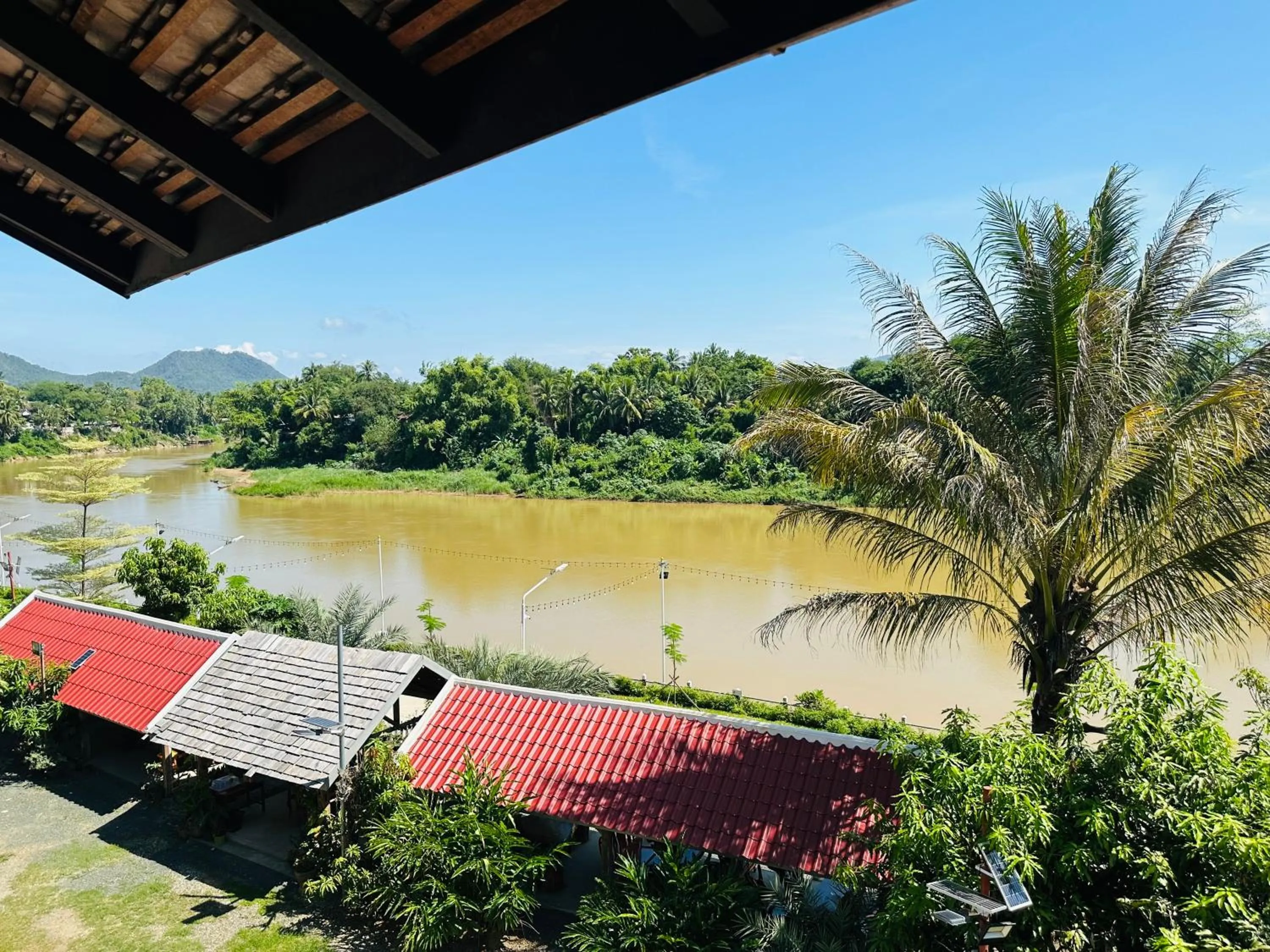 Spring in Kingkham Riverside Hotel