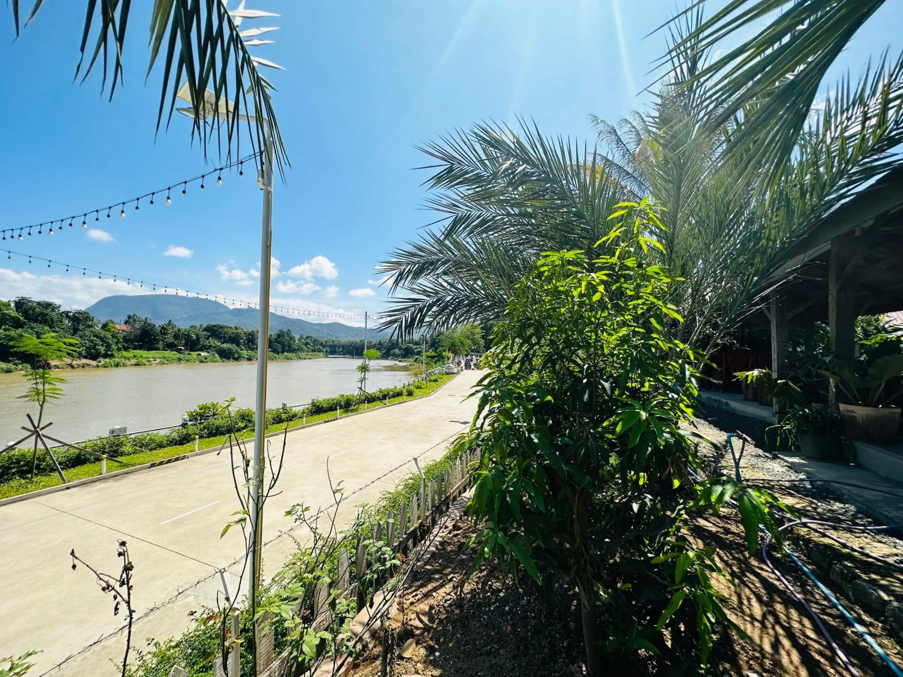 Spring in Kingkham Riverside Hotel