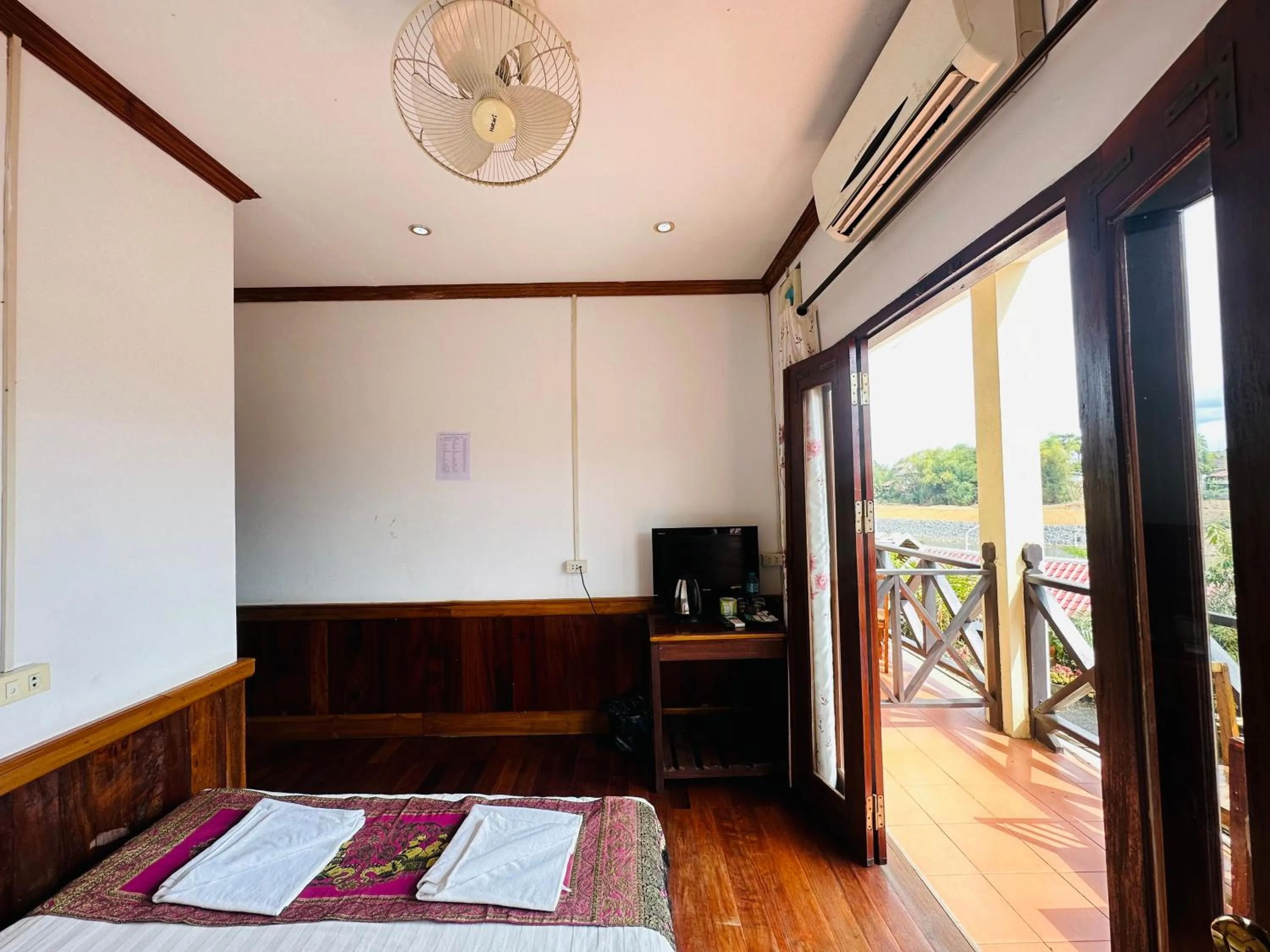 Bedroom, Bed in Kingkham Riverside Hotel