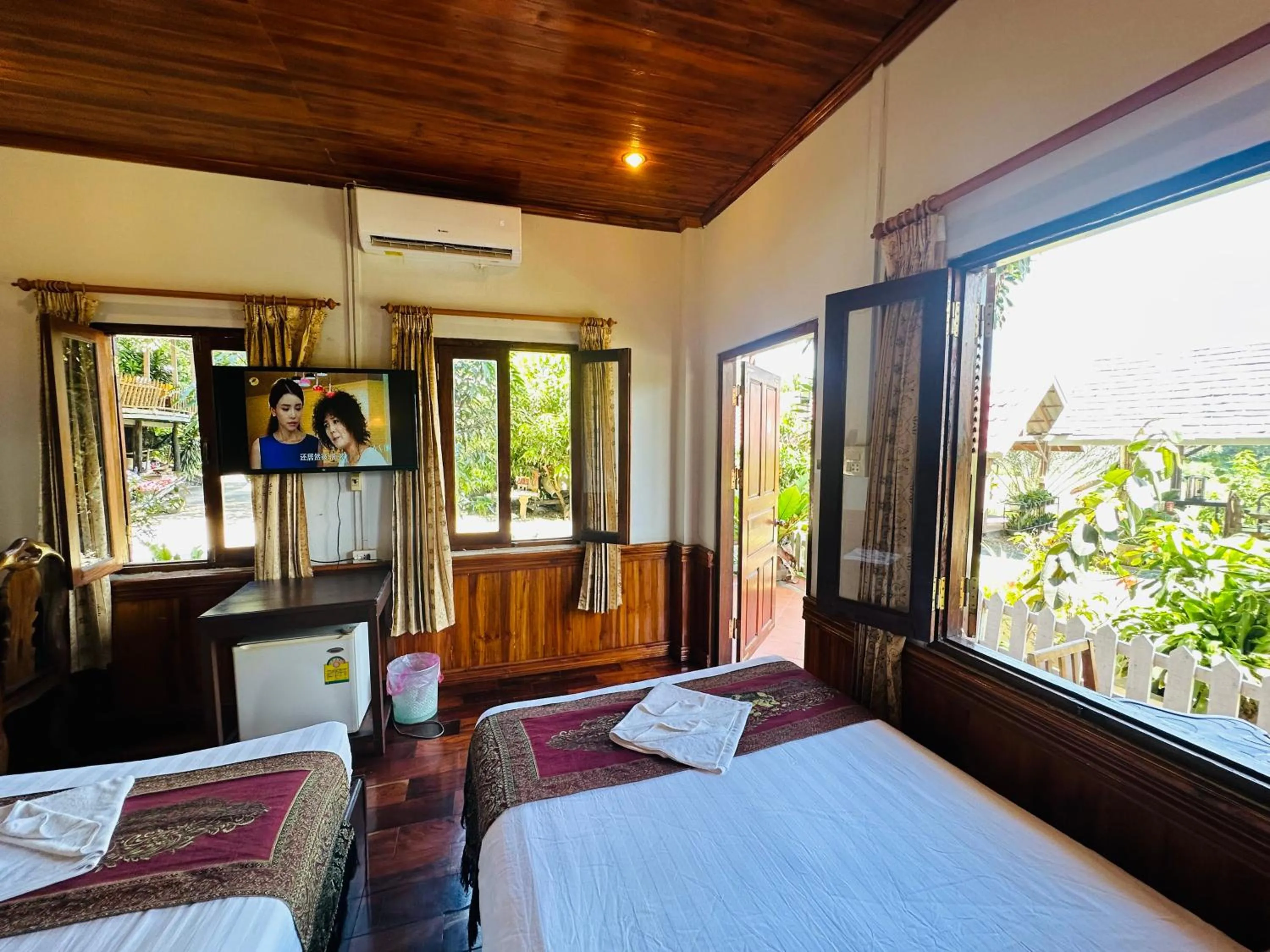 Bed in Kingkham Riverside Hotel