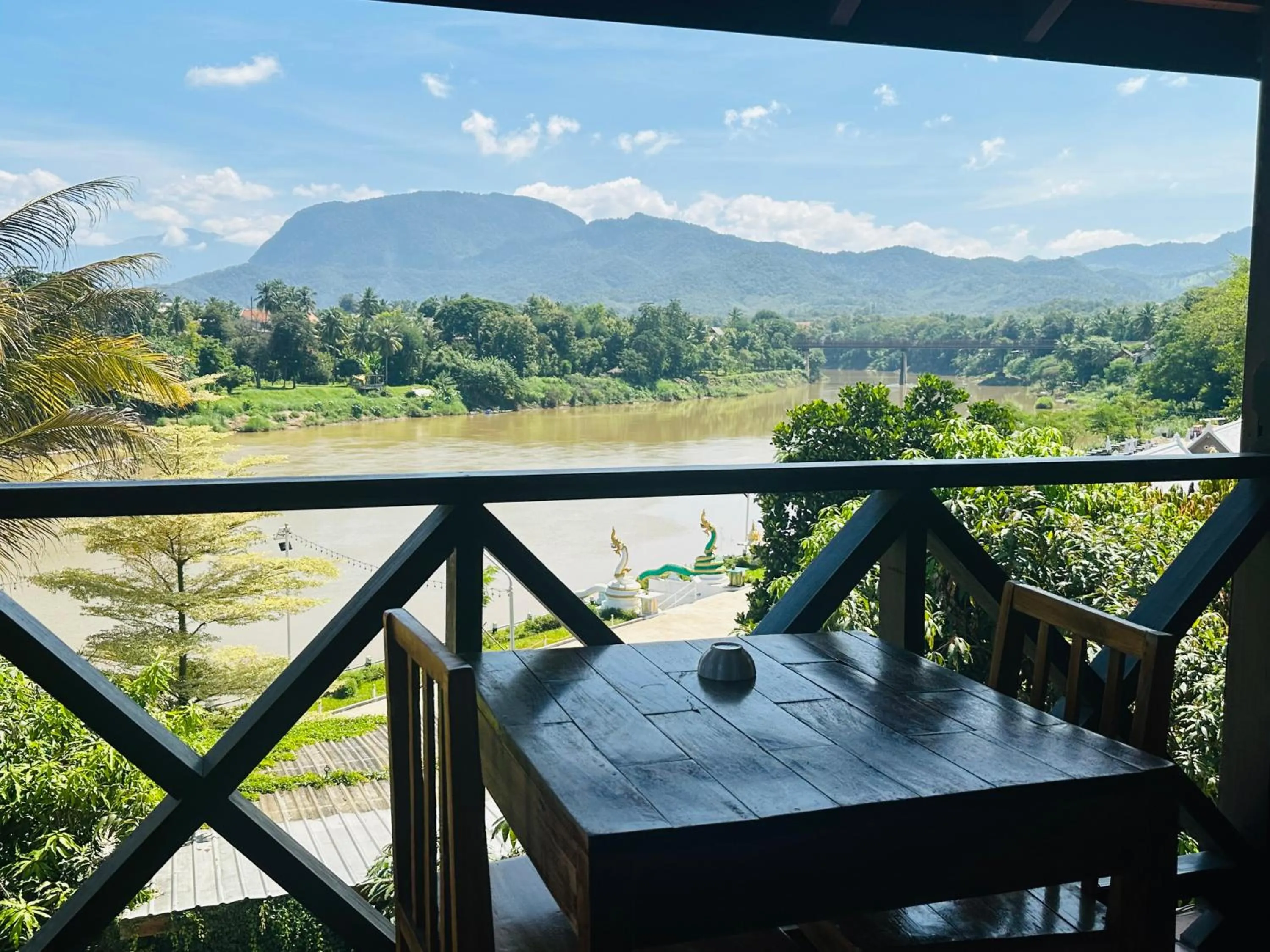Patio in Kingkham Riverside Hotel