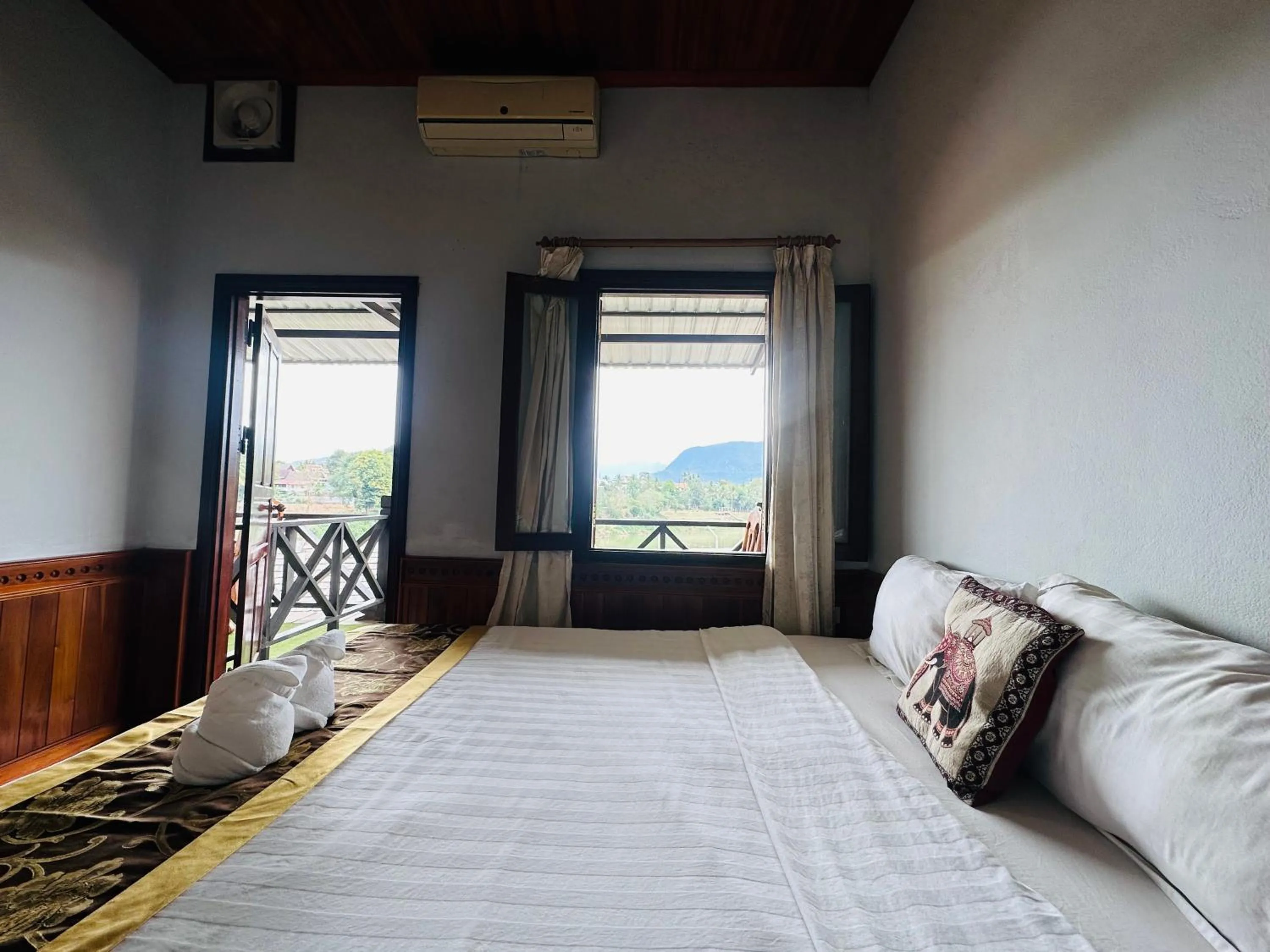 Bedroom, Bed in Kingkham Riverside Hotel