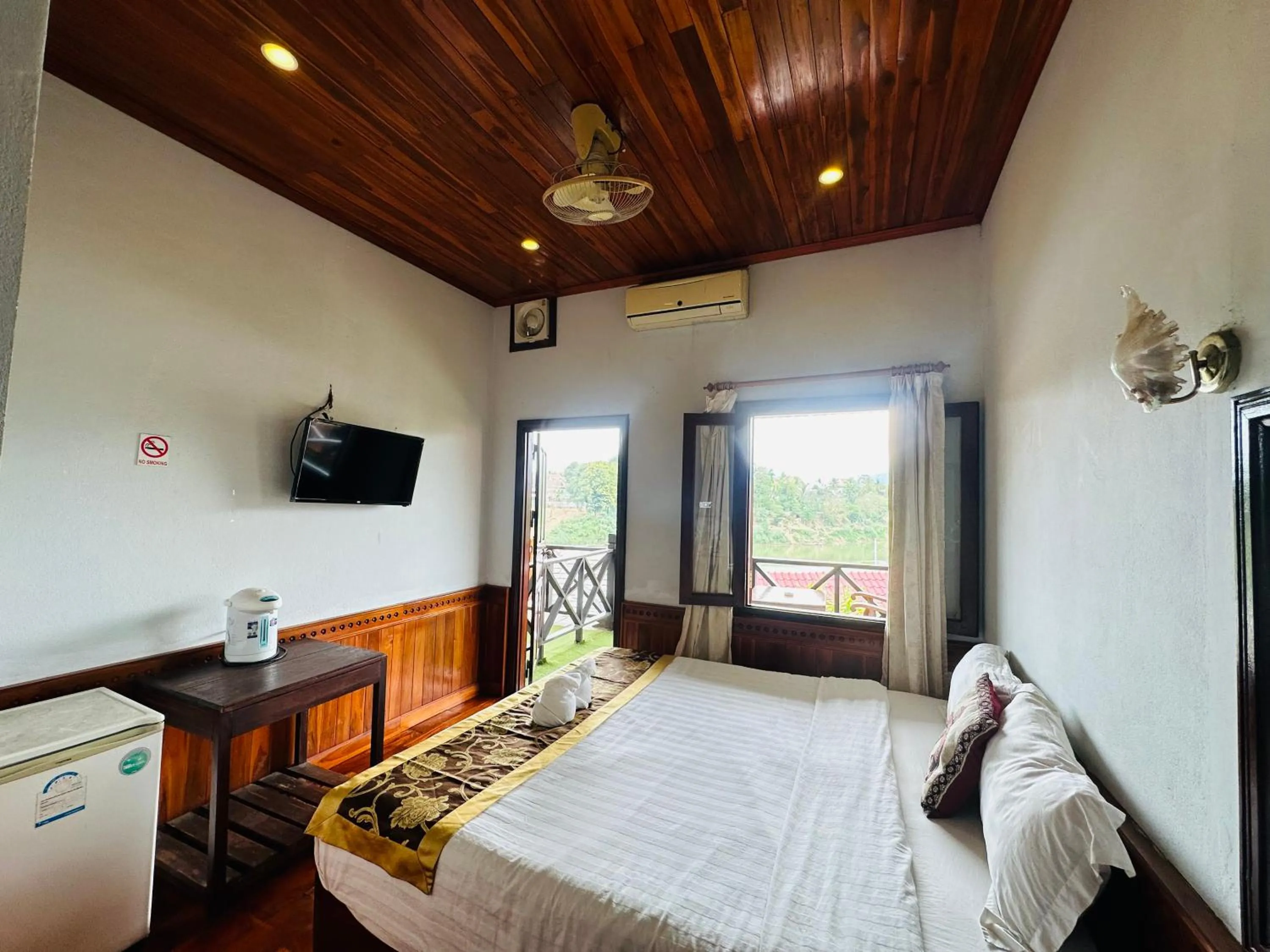 Bedroom, Bed in Kingkham Riverside Hotel
