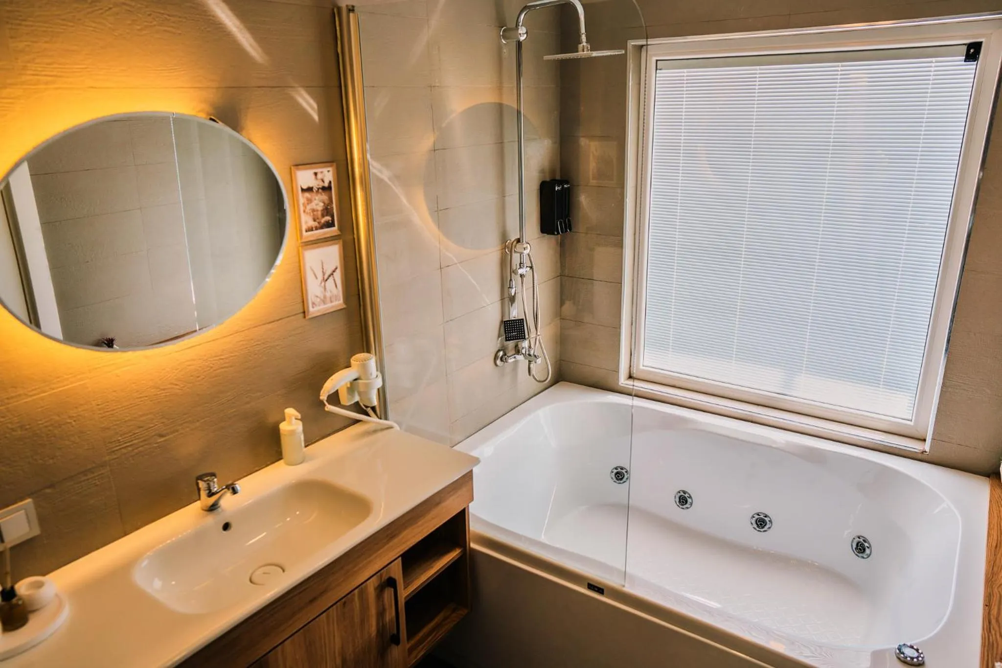 Shower in Taksim Santa Lucia Hotel