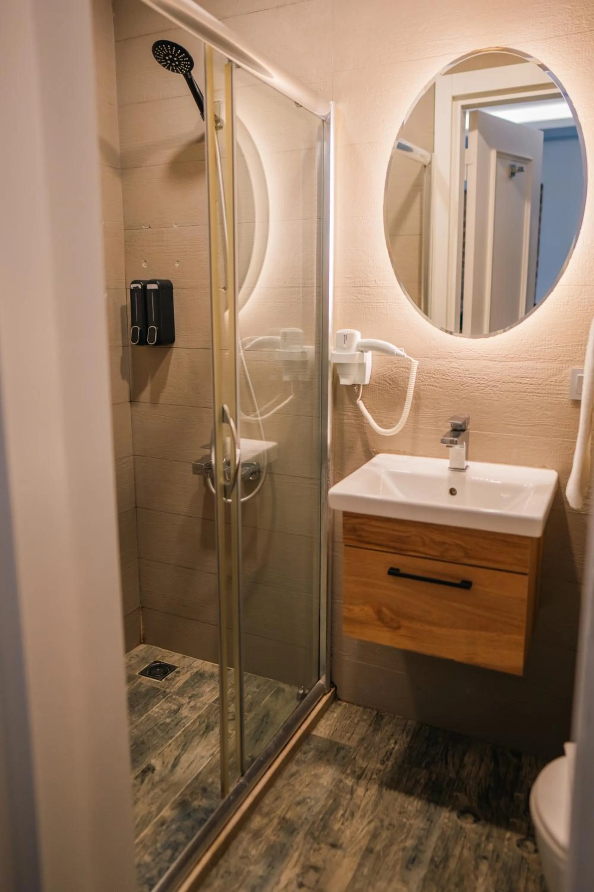 Shower in Taksim Santa Lucia Hotel