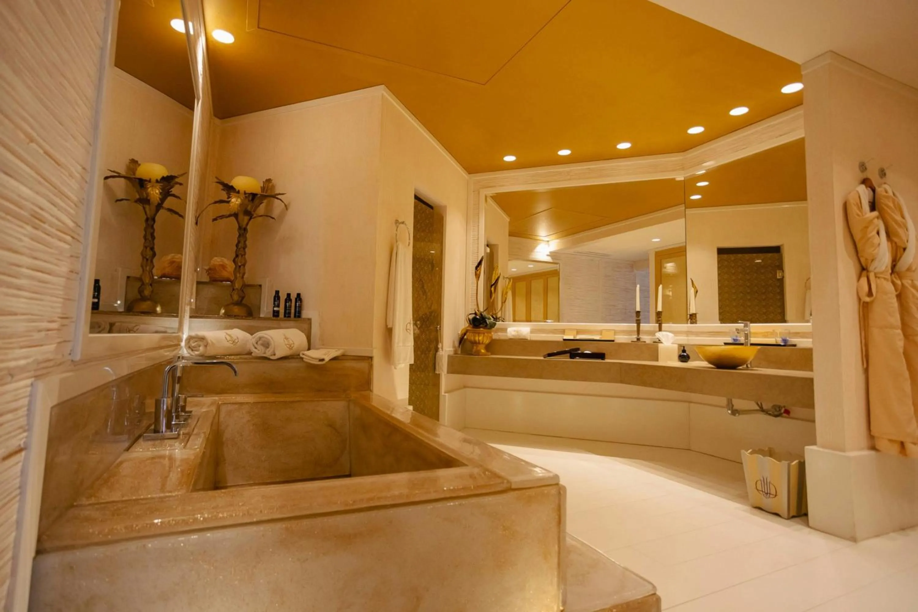 Bathroom in Grand Hotel Las Dunas, Autograph Collection