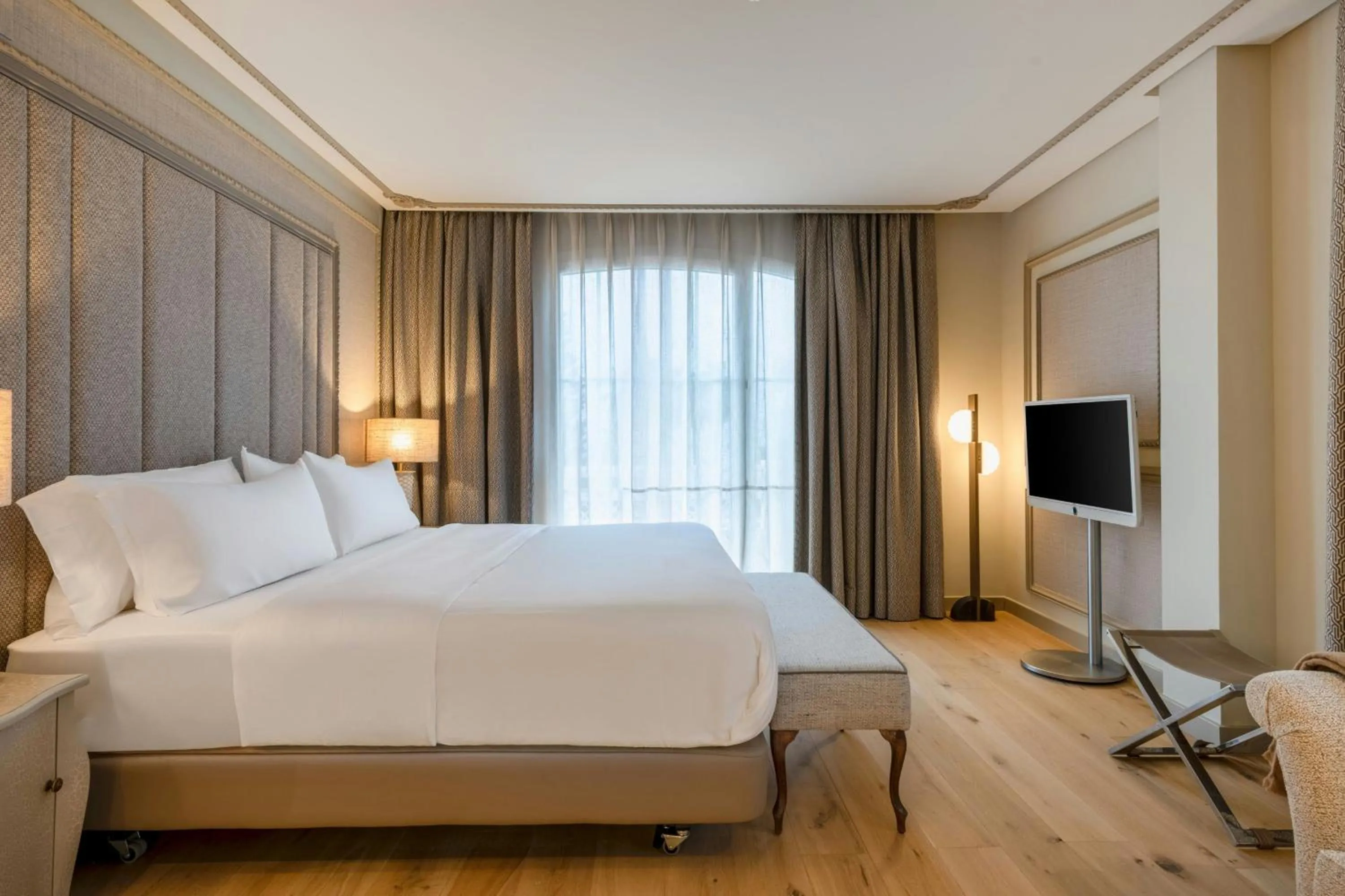 Bedroom, Bed in Grand Hotel Las Dunas, Autograph Collection