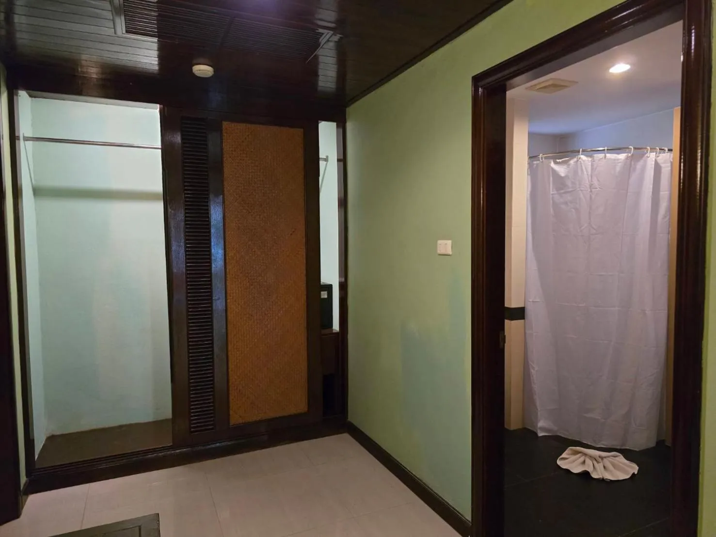 Bathroom in Hotel and Beach Bungalow at Lanta Resort