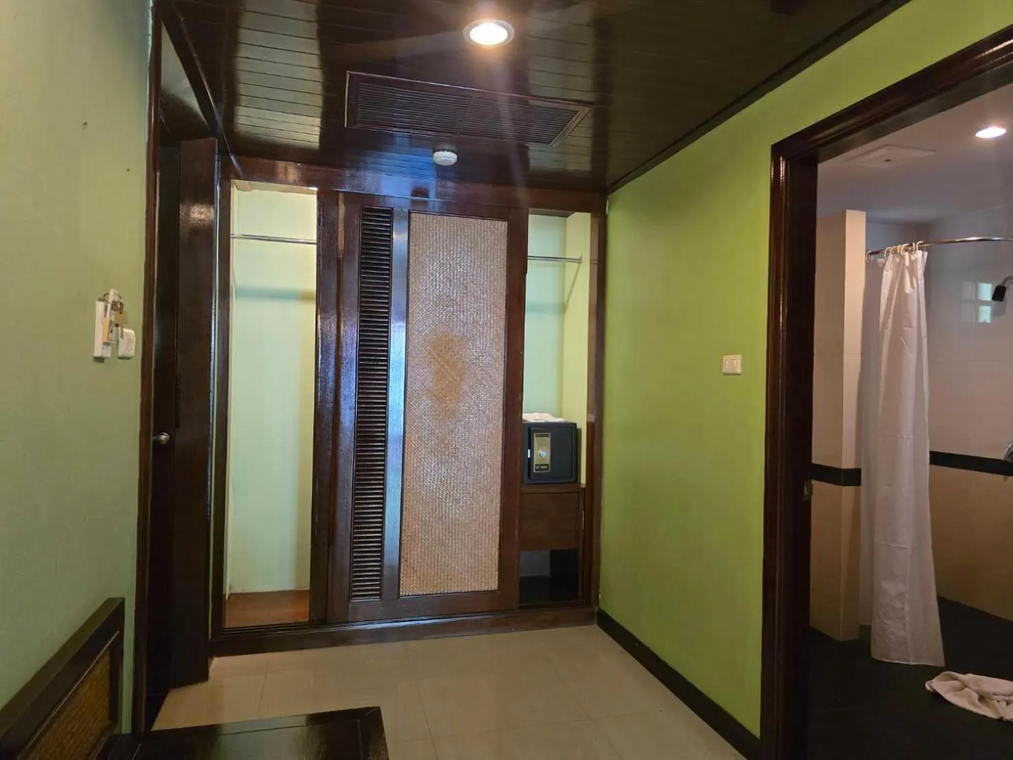 Bathroom in Hotel and Beach Bungalow at Lanta Resort