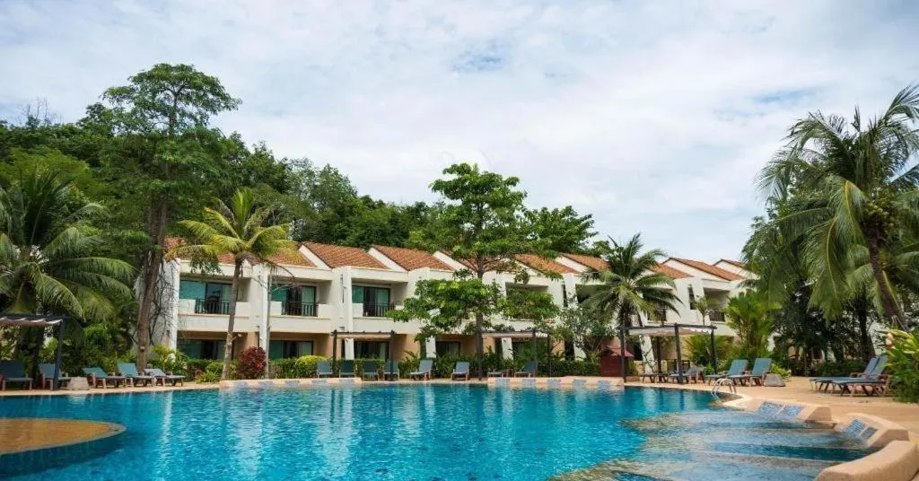 Swimming pool in Hotel and Beach Bungalow at Lanta Resort
