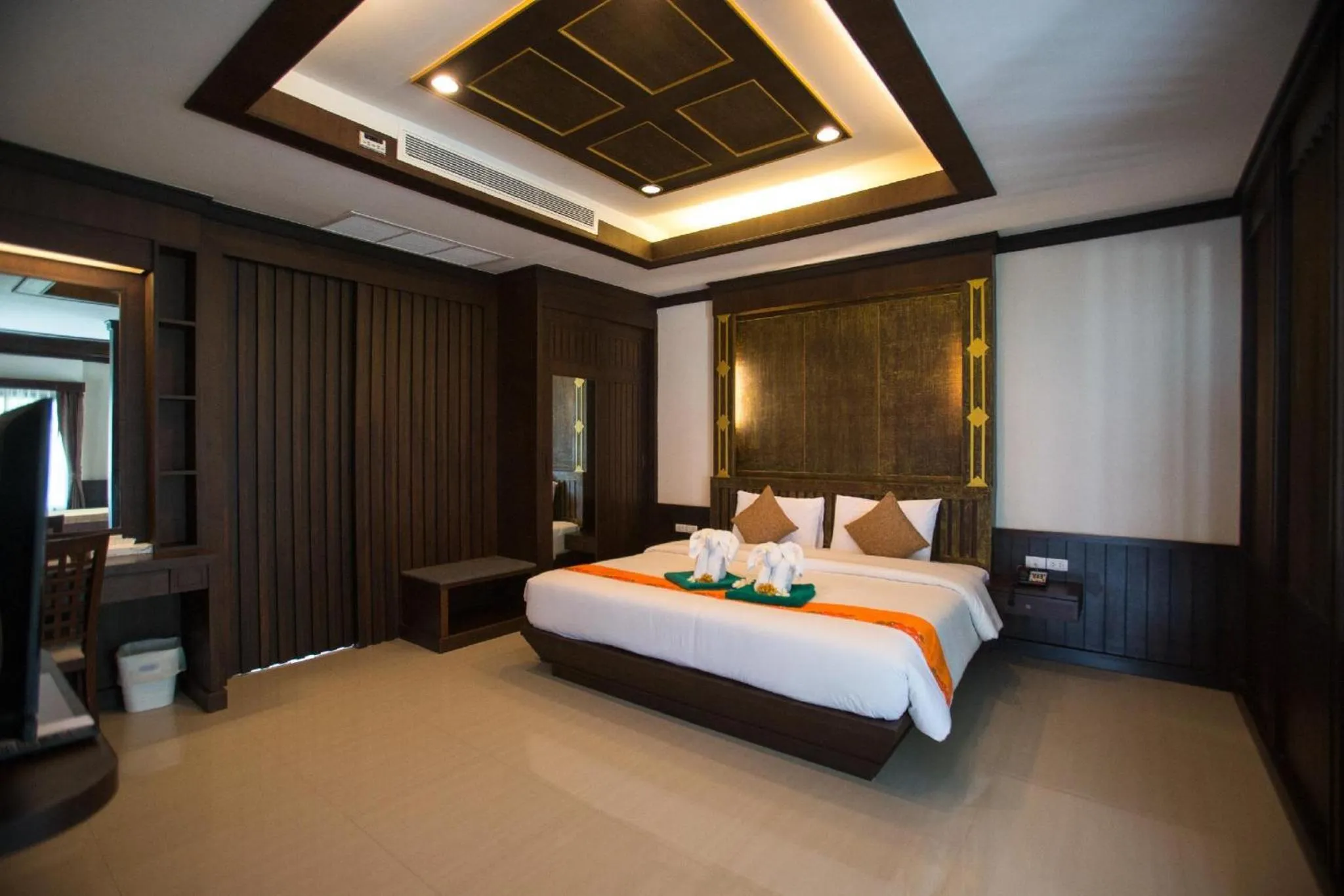 Bed in Hotel and Beach Bungalow at Lanta Resort