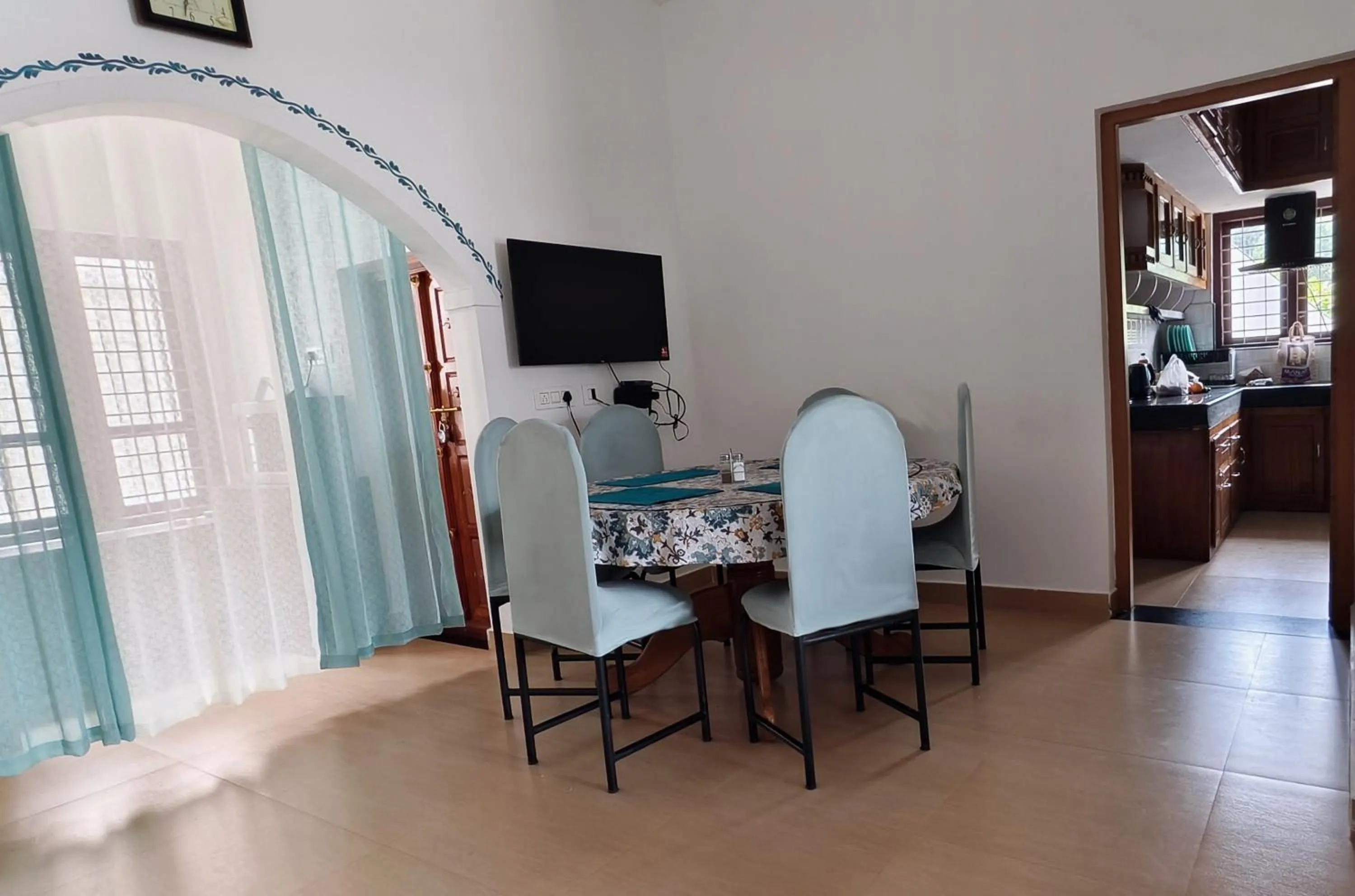 Dining area in Moon Wings Mountain Resort