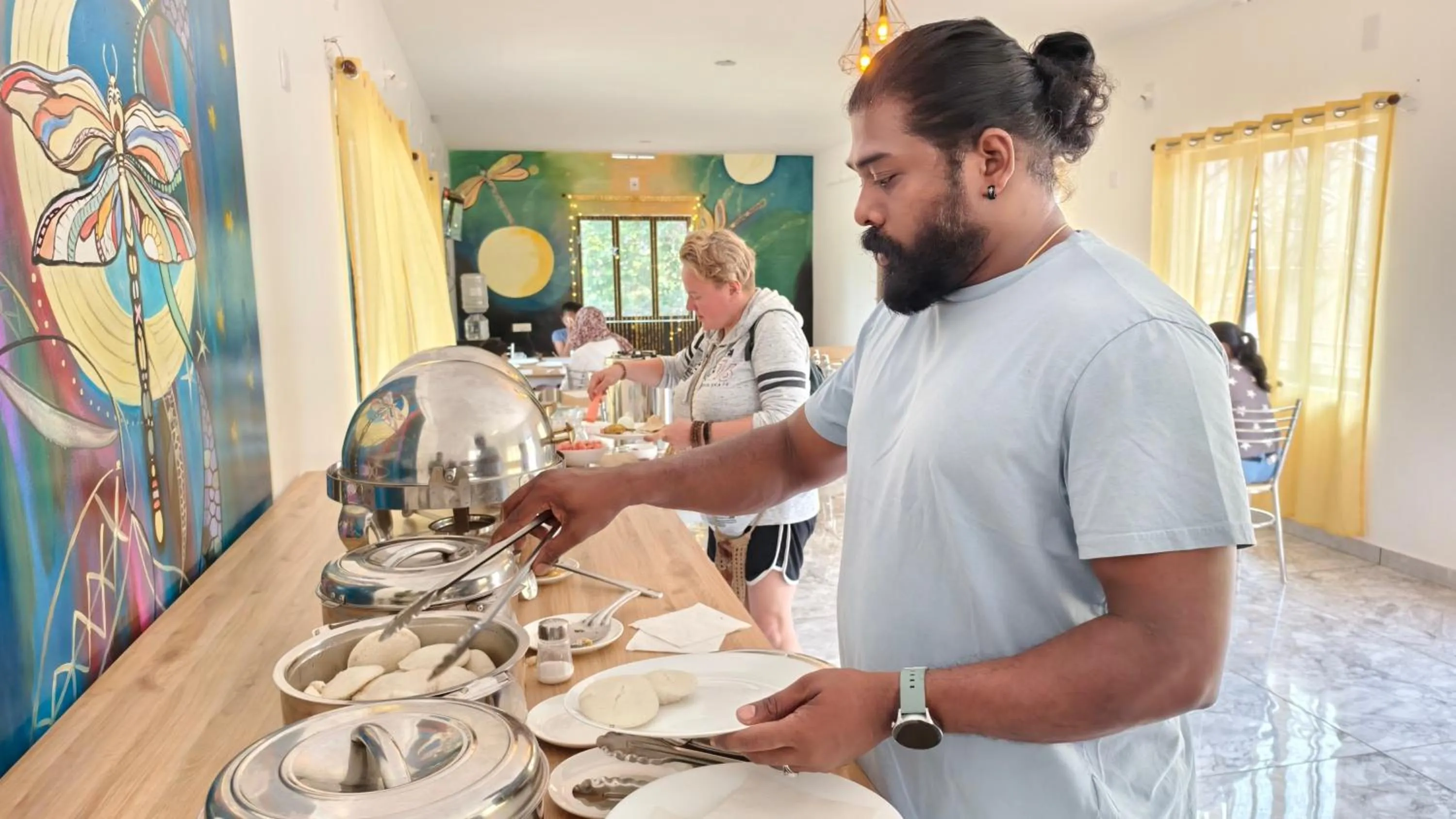 Restaurant/places to eat in Moon Wings Mountain Resort