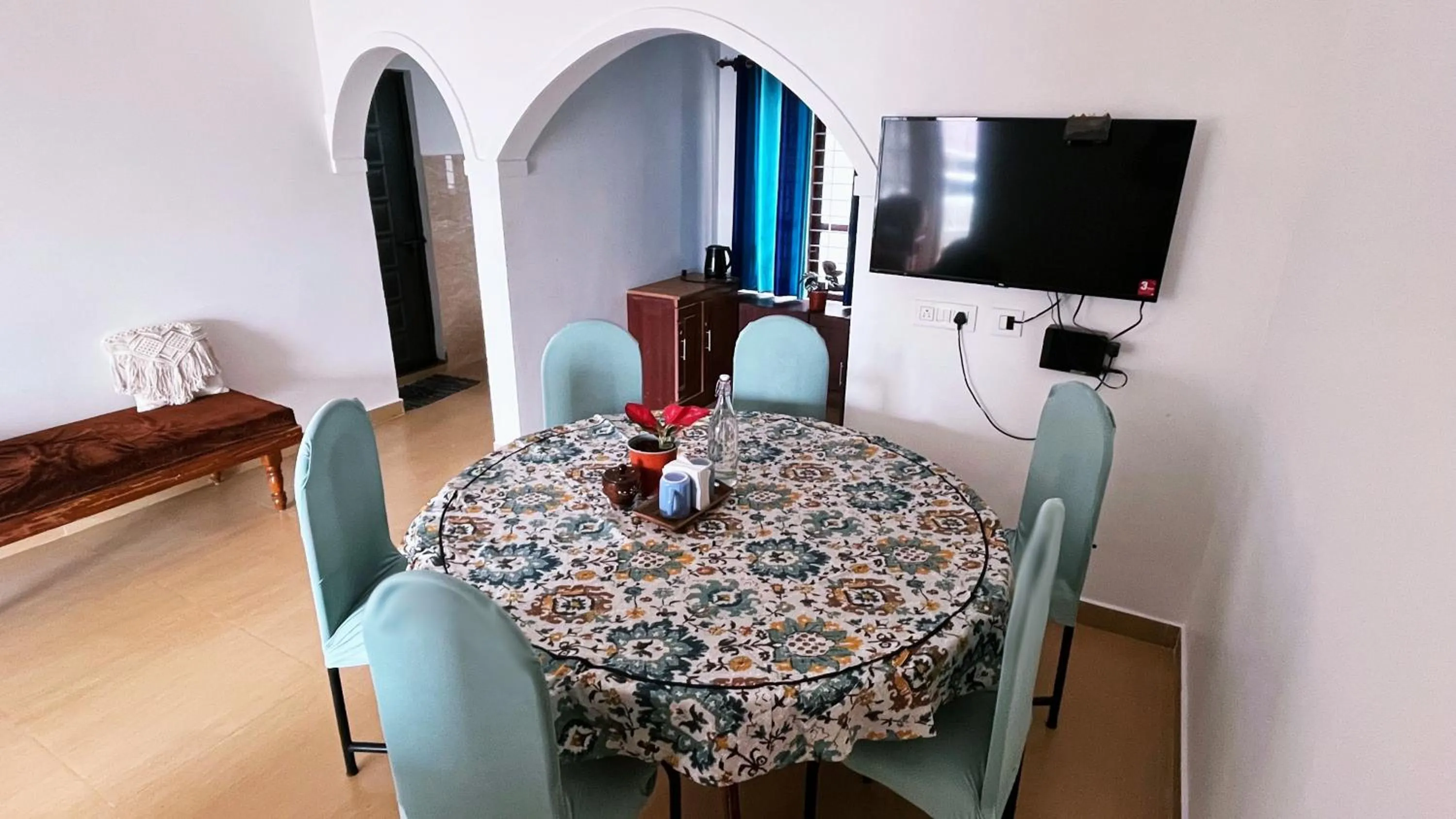 Communal lounge/ TV room in Moon Wings Mountain Resort