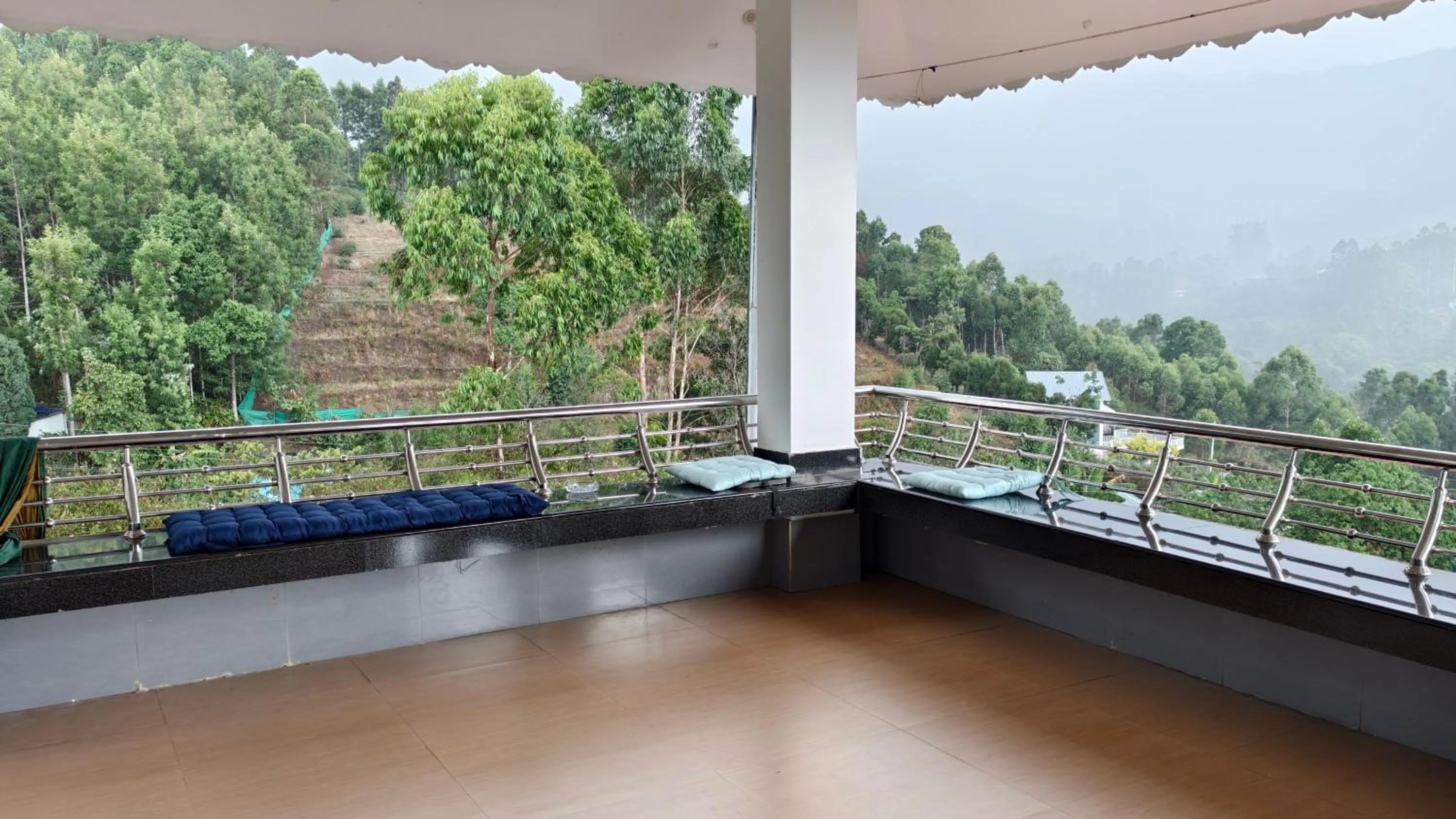 Balcony/Terrace in Moon Wings Mountain Resort