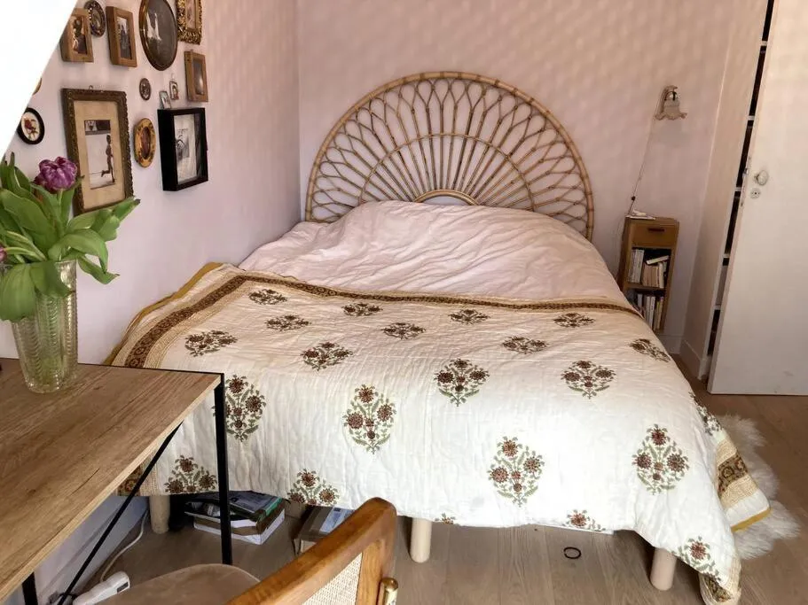 Bed in Appartement cosy dans le 9e