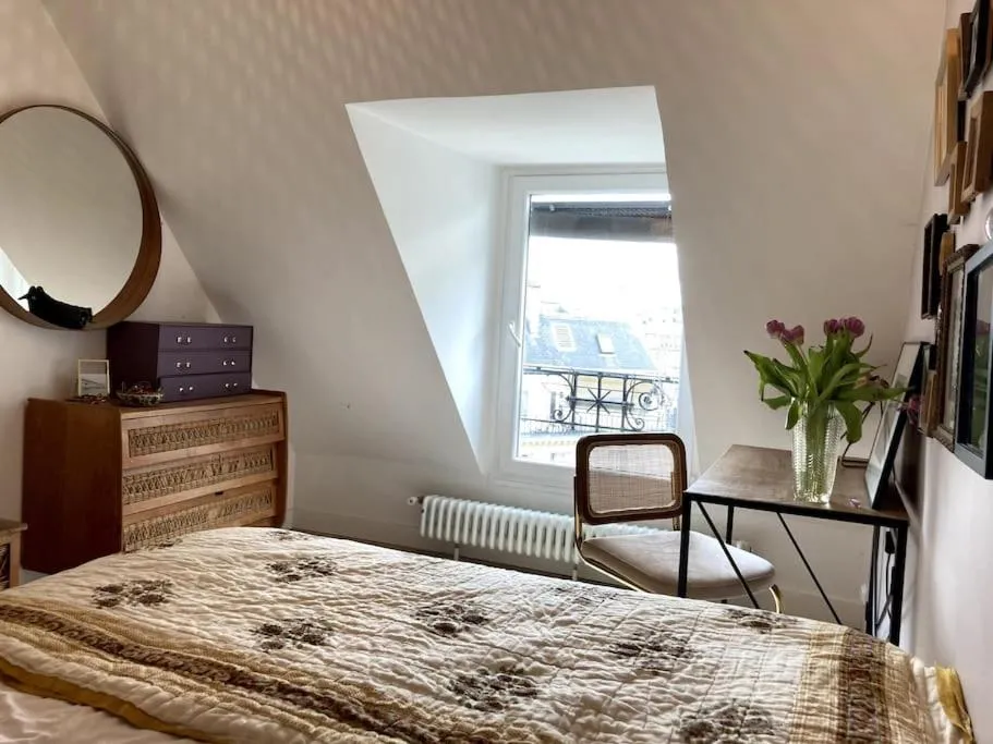 Bed in Appartement cosy dans le 9e