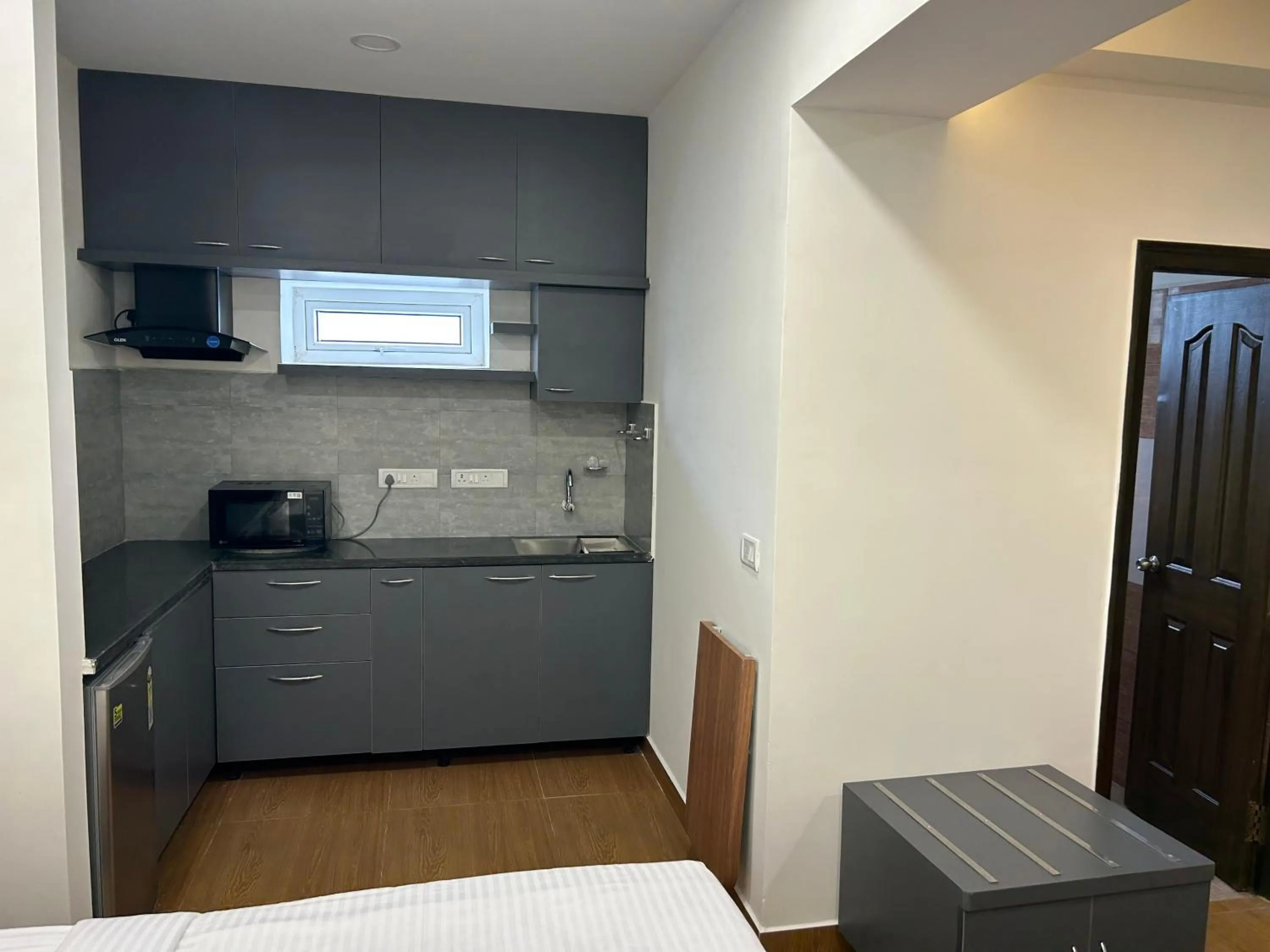 Kitchen or kitchenette in Palladium Luxury Suites Financial District Unit II