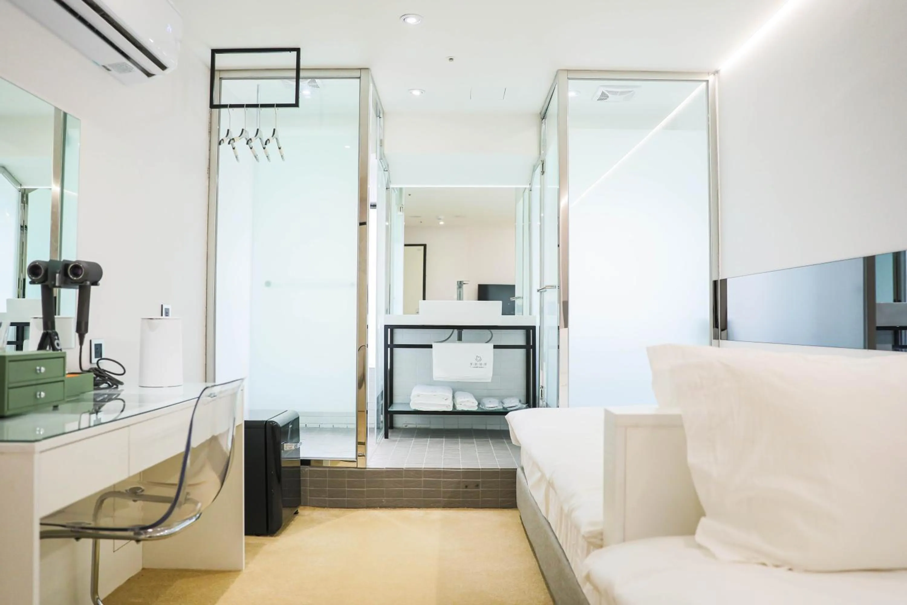 Bedroom, Bed in Wonderwall Ximending