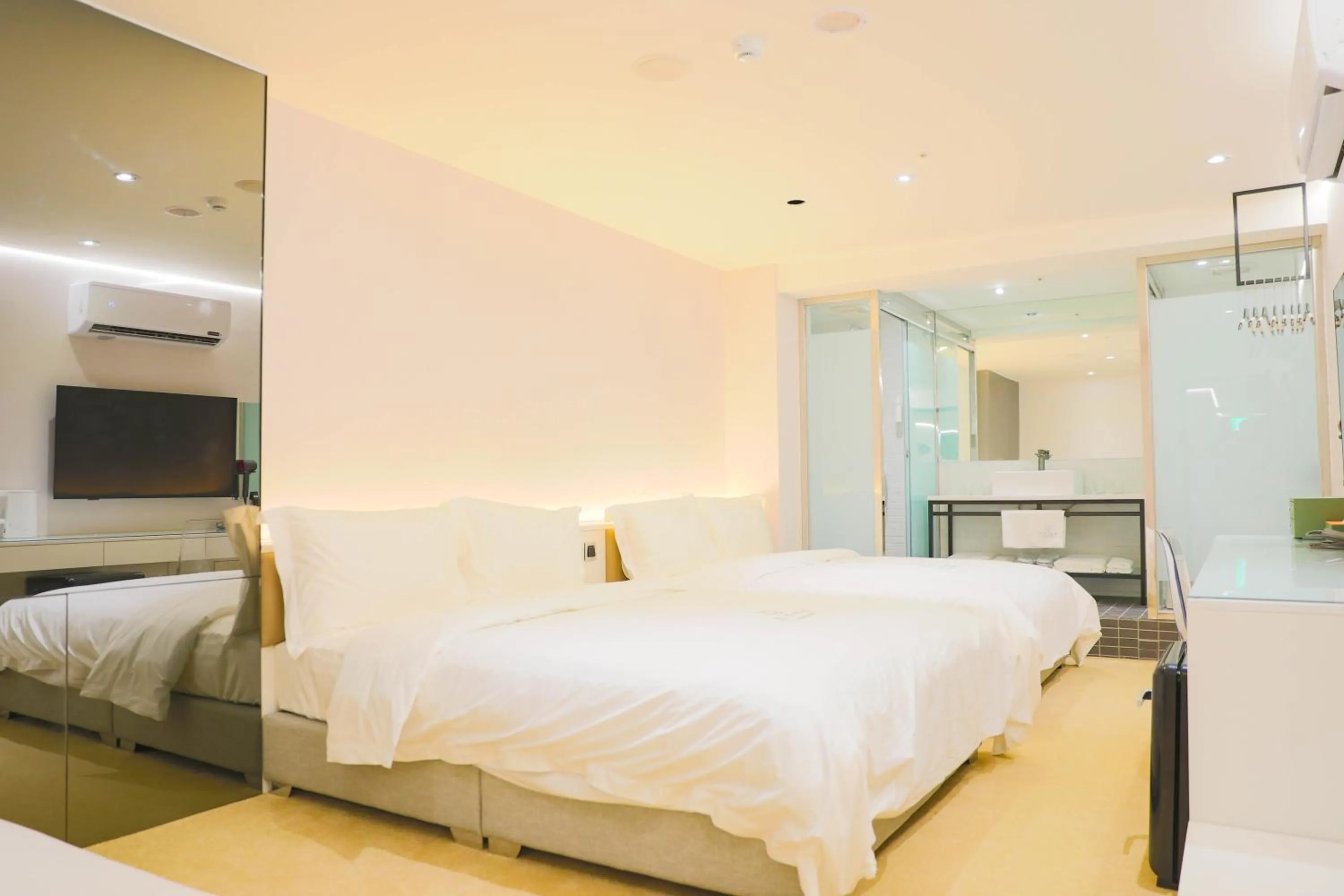 Bed in Wonderwall Ximending