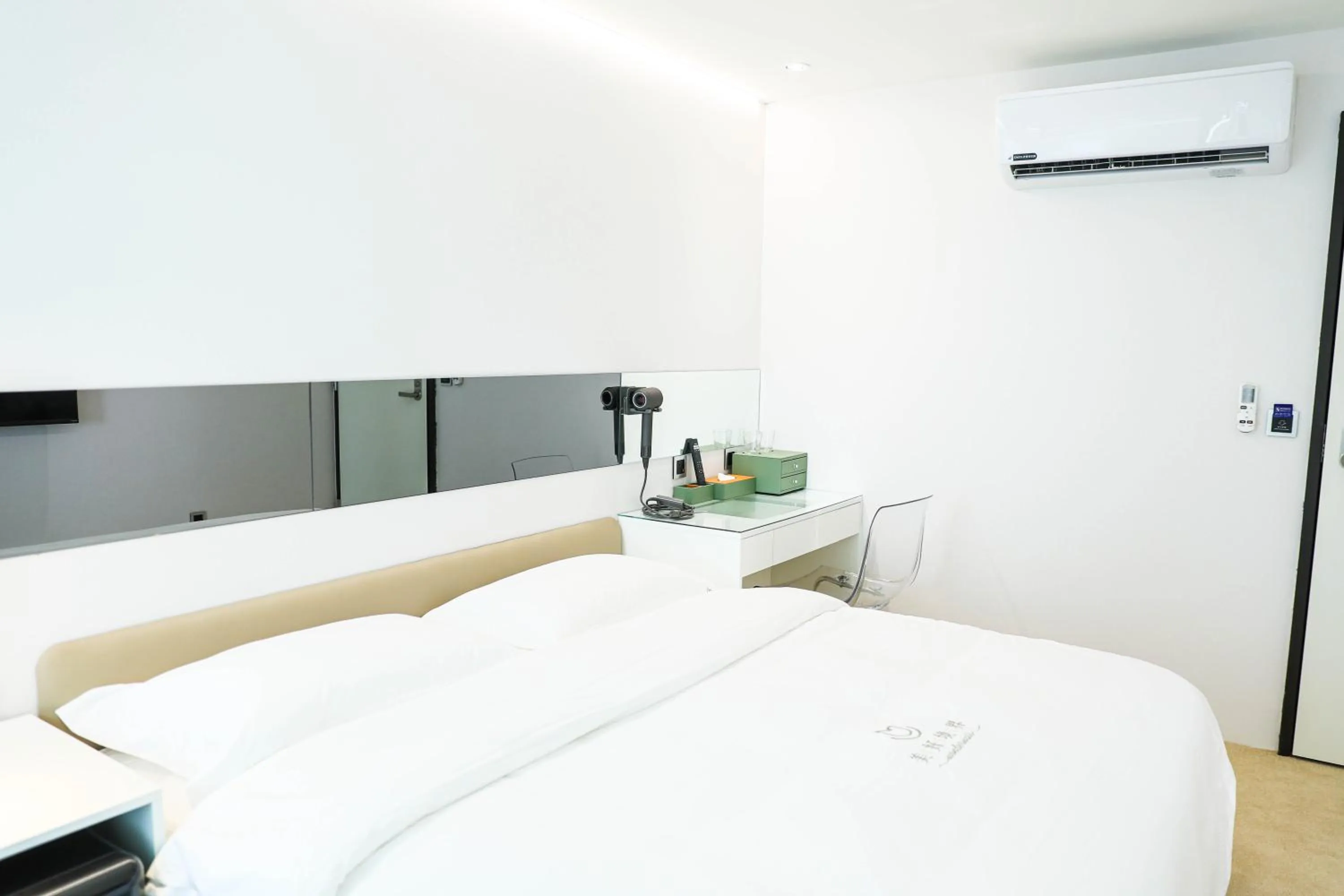 Bed in Wonderwall Ximending