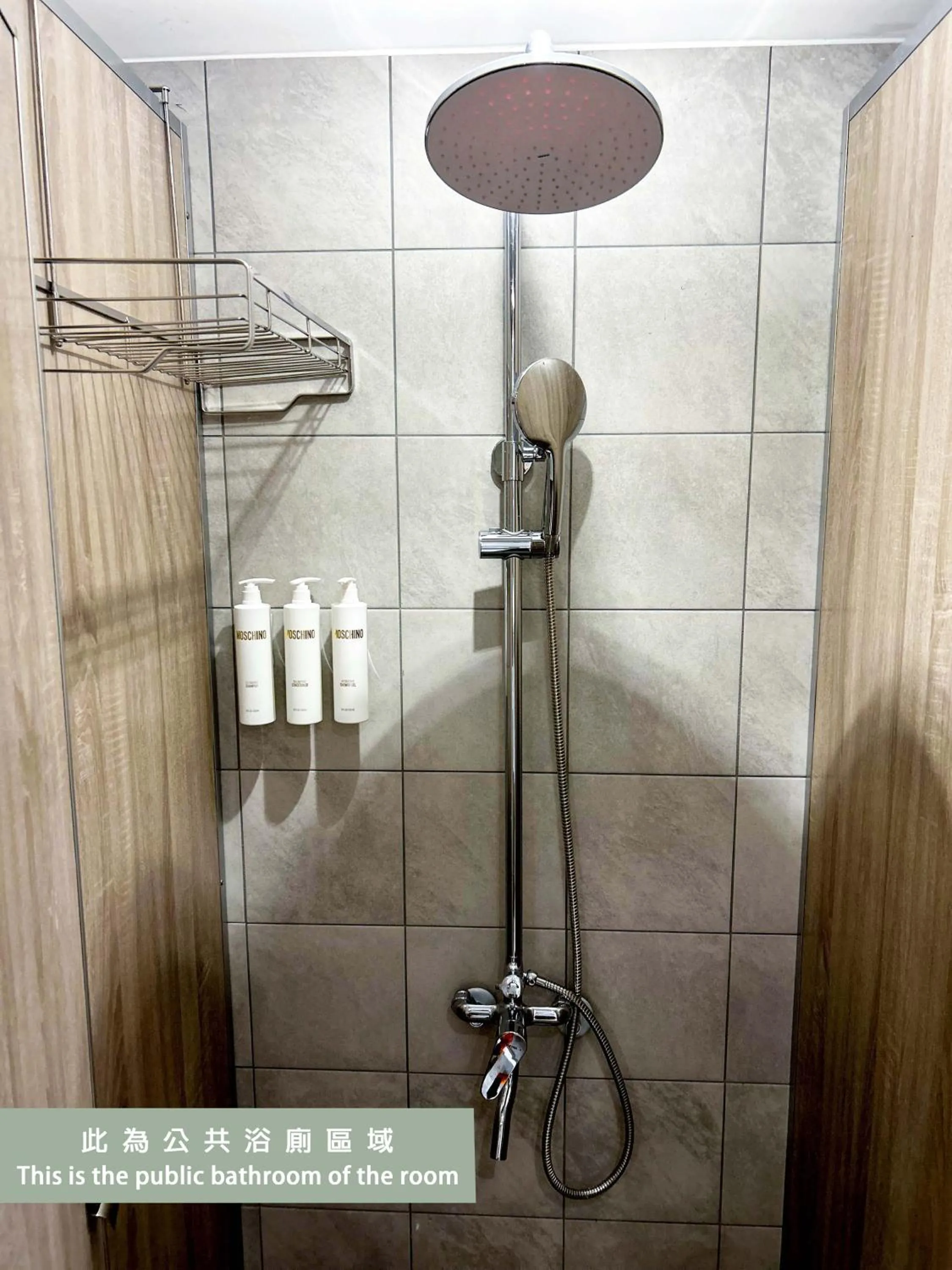 Shower in Wonderwall Ximending